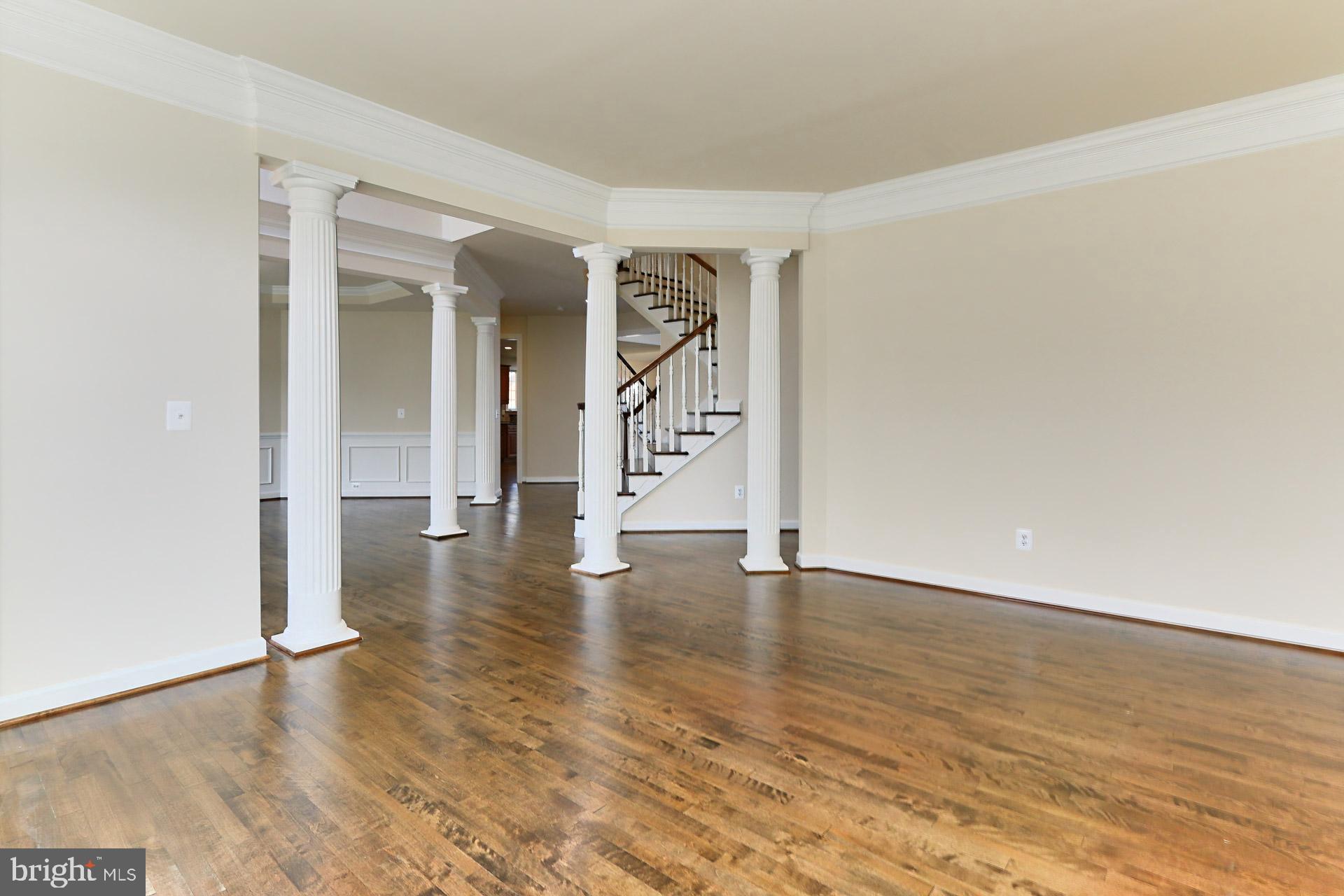 KENSINGTON MANOR - Residential