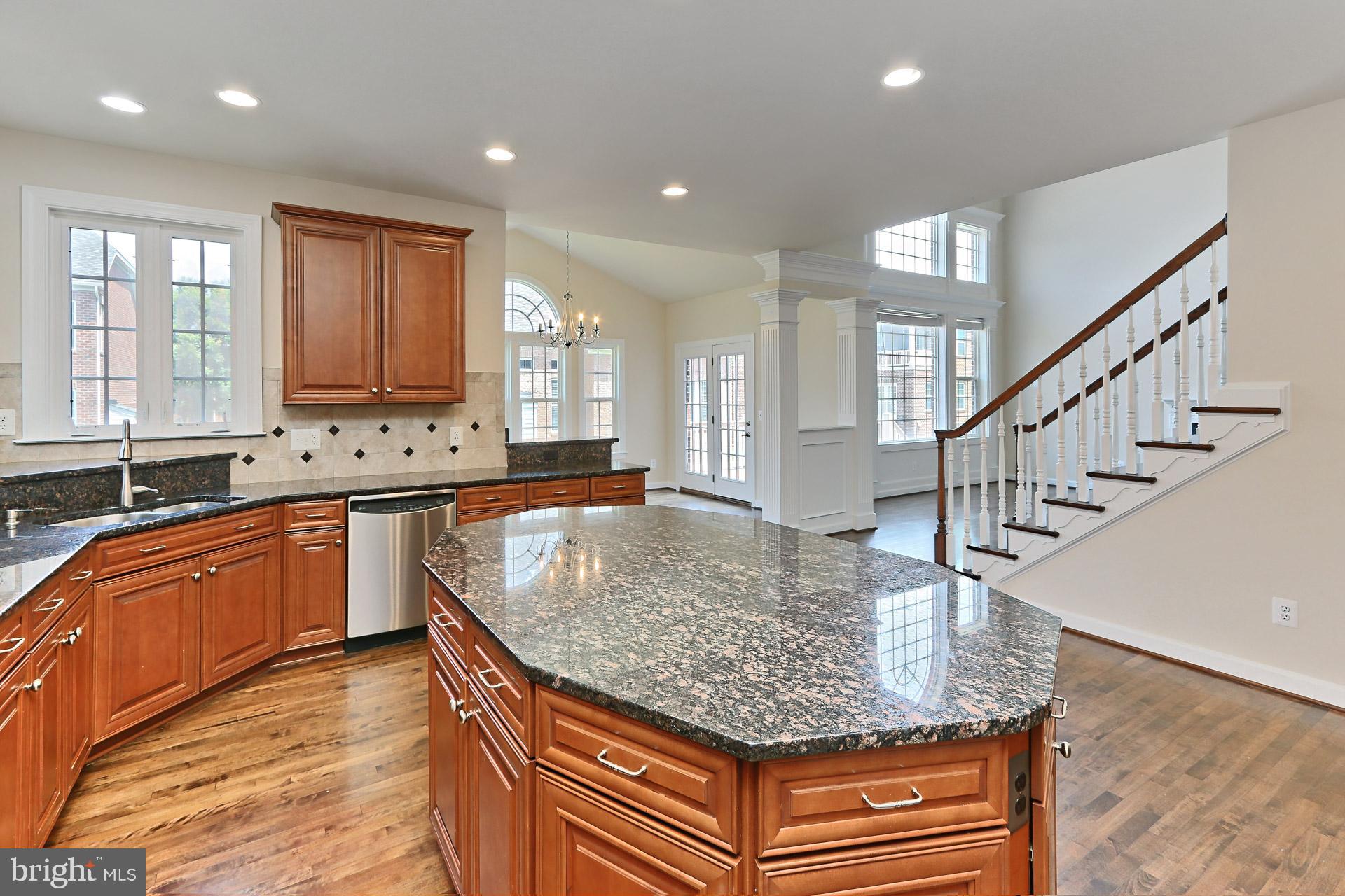 KENSINGTON MANOR - Residential