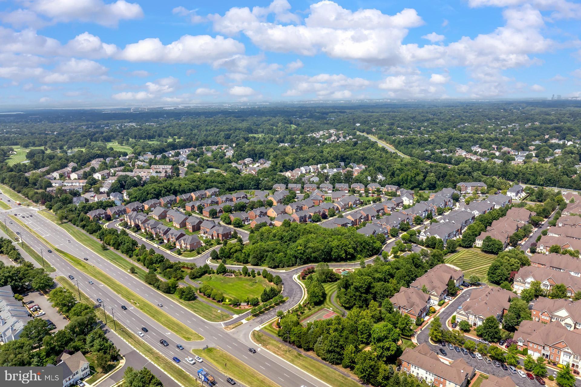 KENSINGTON MANOR - Residential