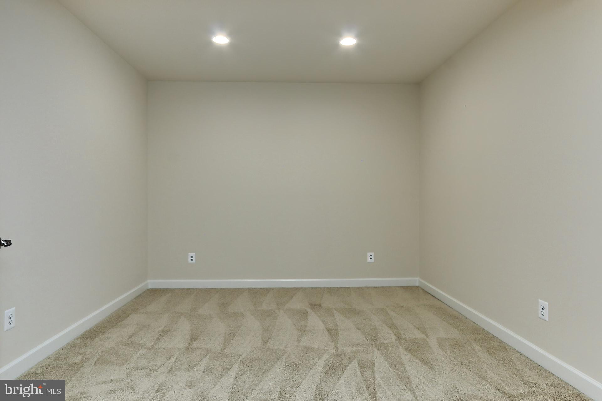 KENSINGTON MANOR - Residential