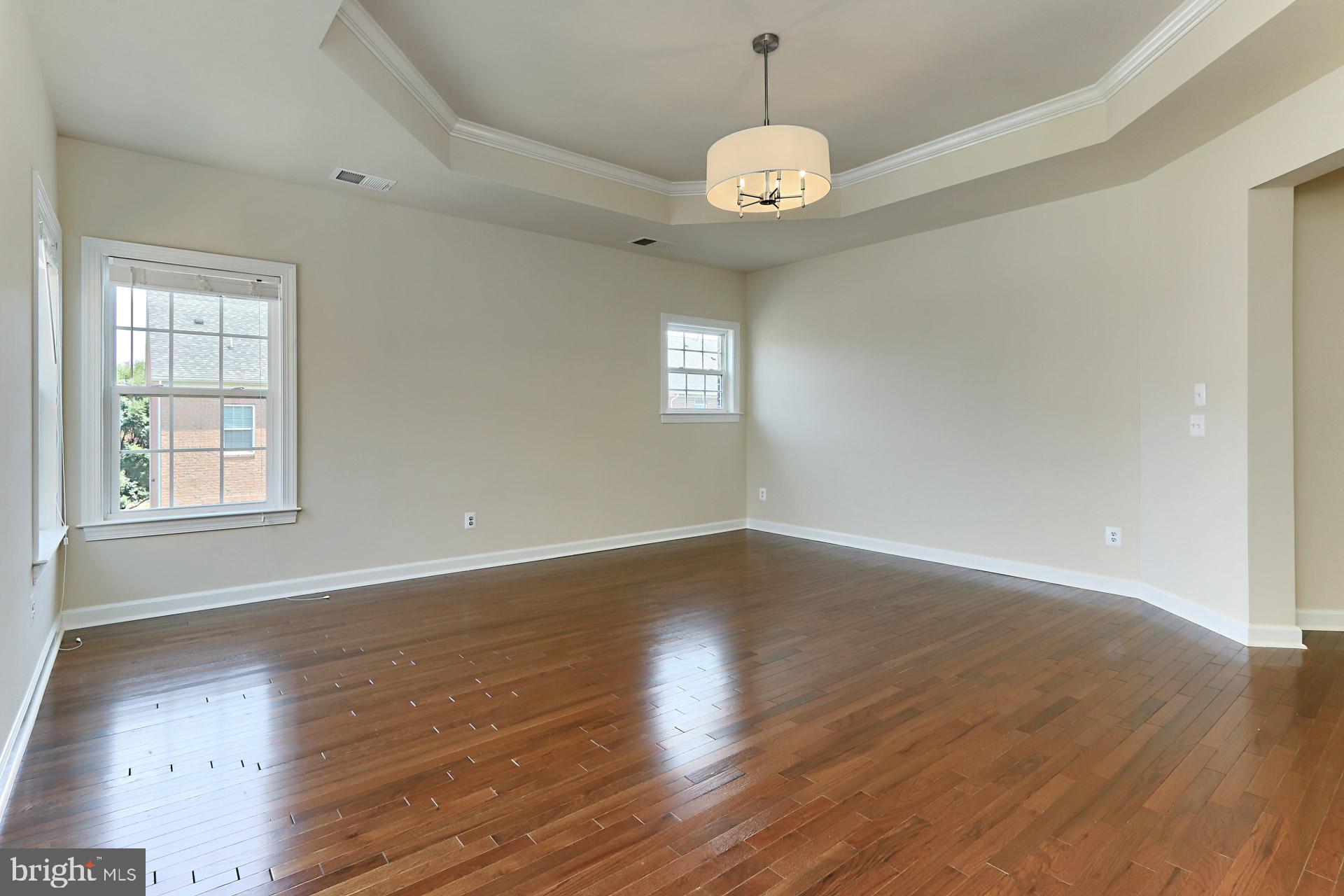 KENSINGTON MANOR - Residential