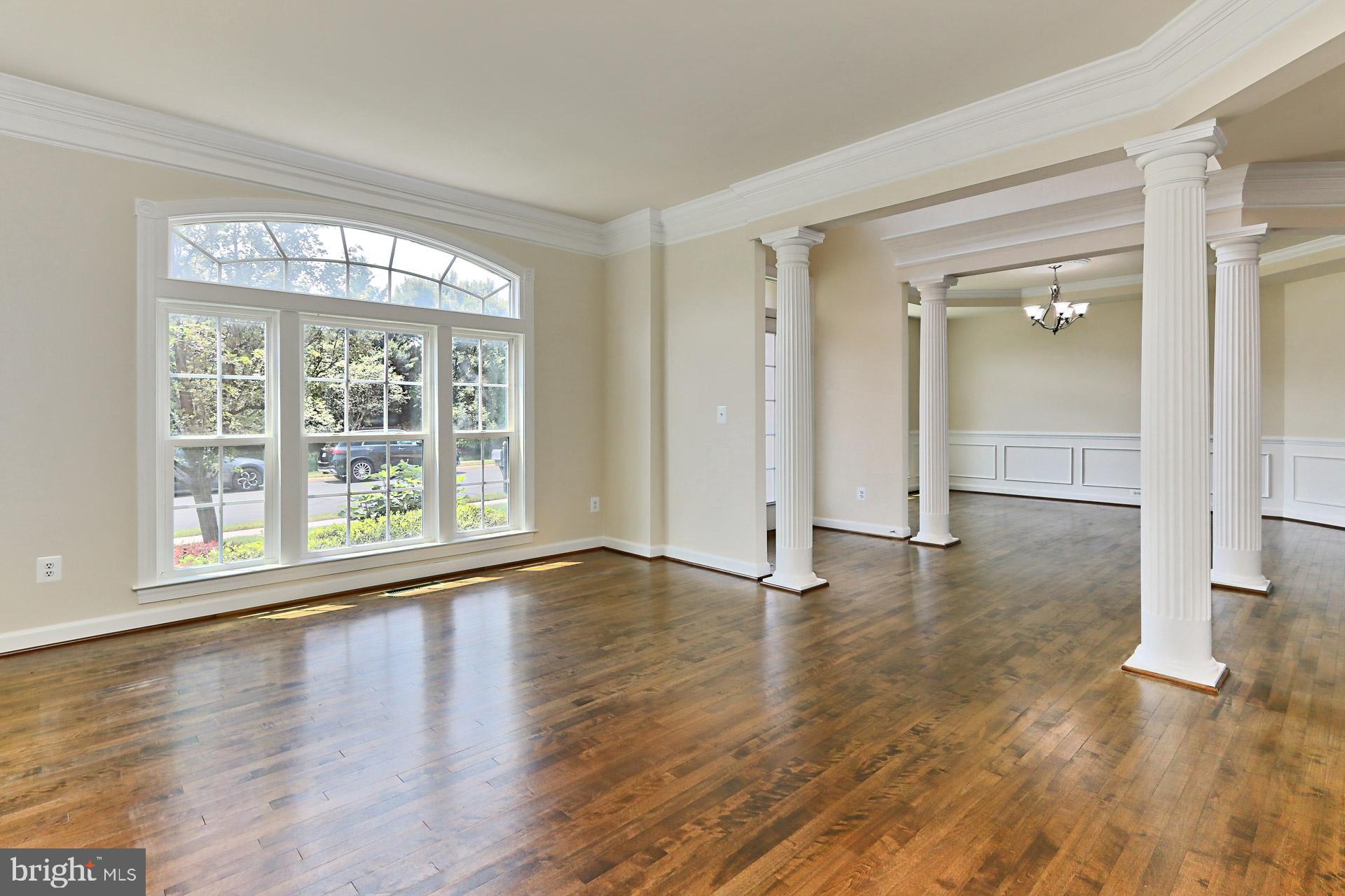 KENSINGTON MANOR - Residential