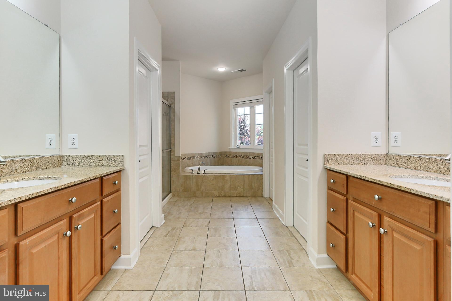 KENSINGTON MANOR - Residential