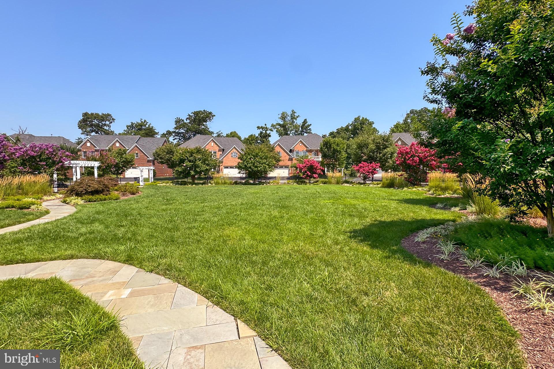 KENSINGTON MANOR - Residential