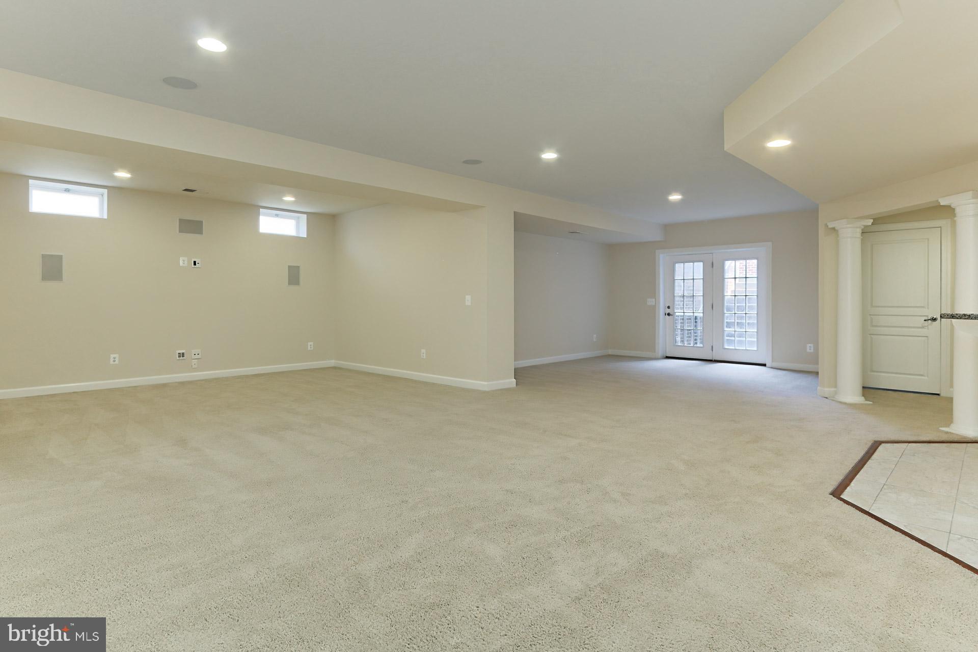 KENSINGTON MANOR - Residential