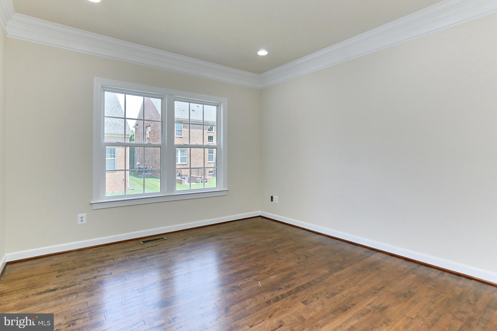 KENSINGTON MANOR - Residential