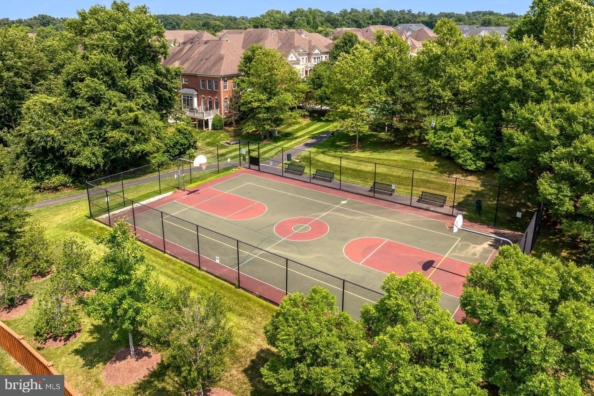 KENSINGTON MANOR - Residential