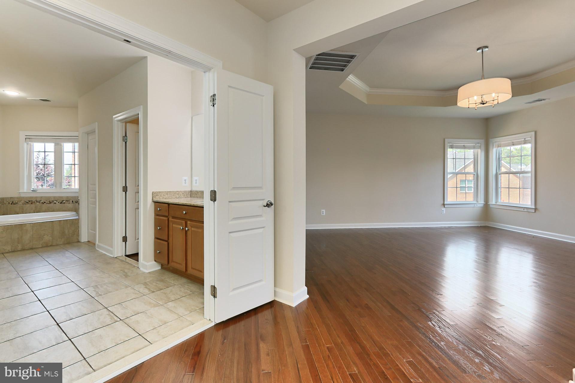 KENSINGTON MANOR - Residential