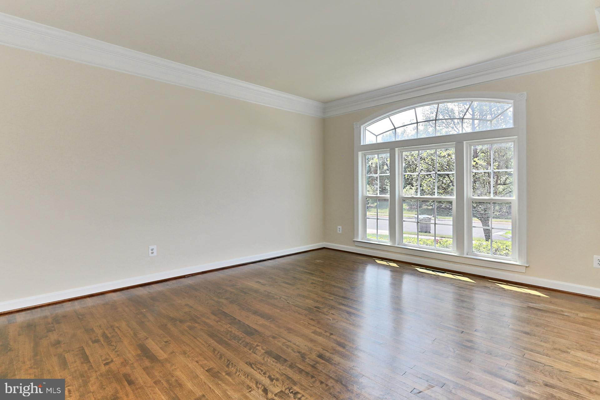 KENSINGTON MANOR - Residential