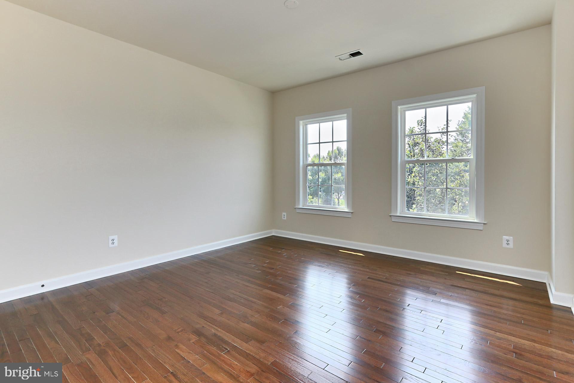 KENSINGTON MANOR - Residential