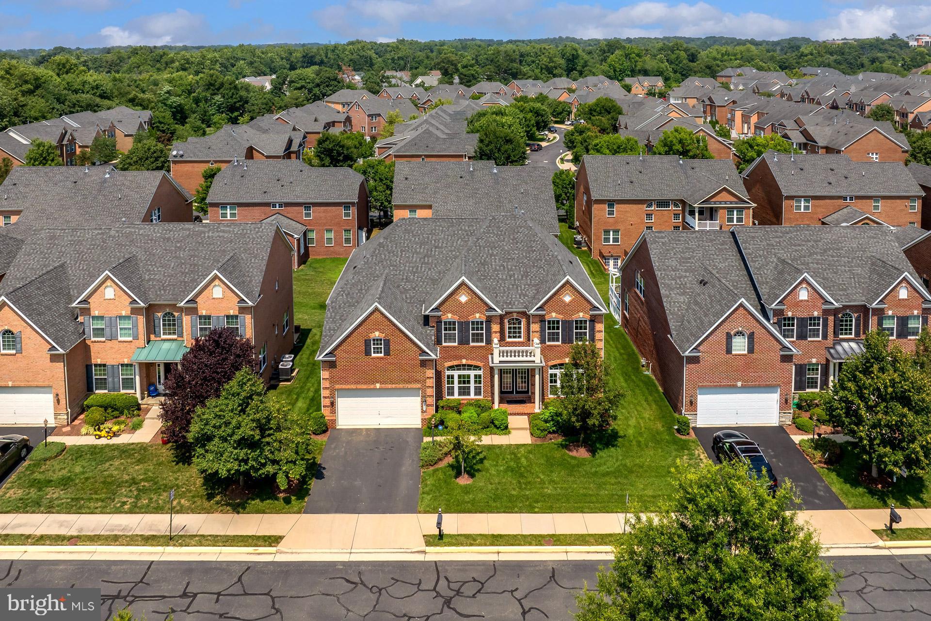 KENSINGTON MANOR - Residential