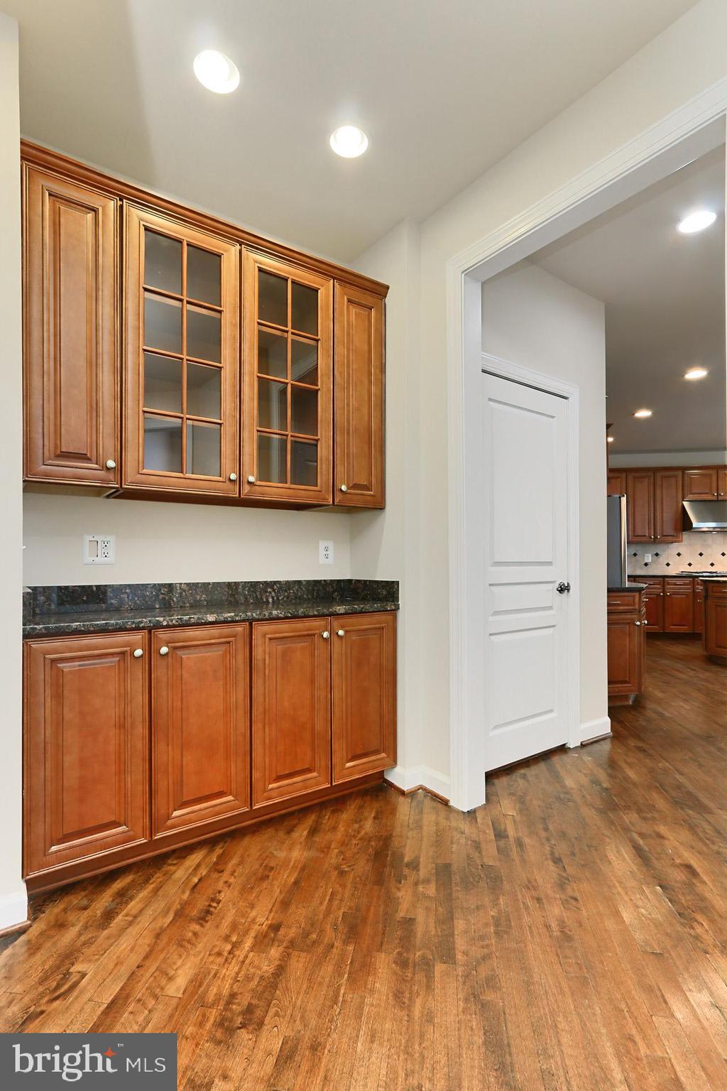 KENSINGTON MANOR - Residential