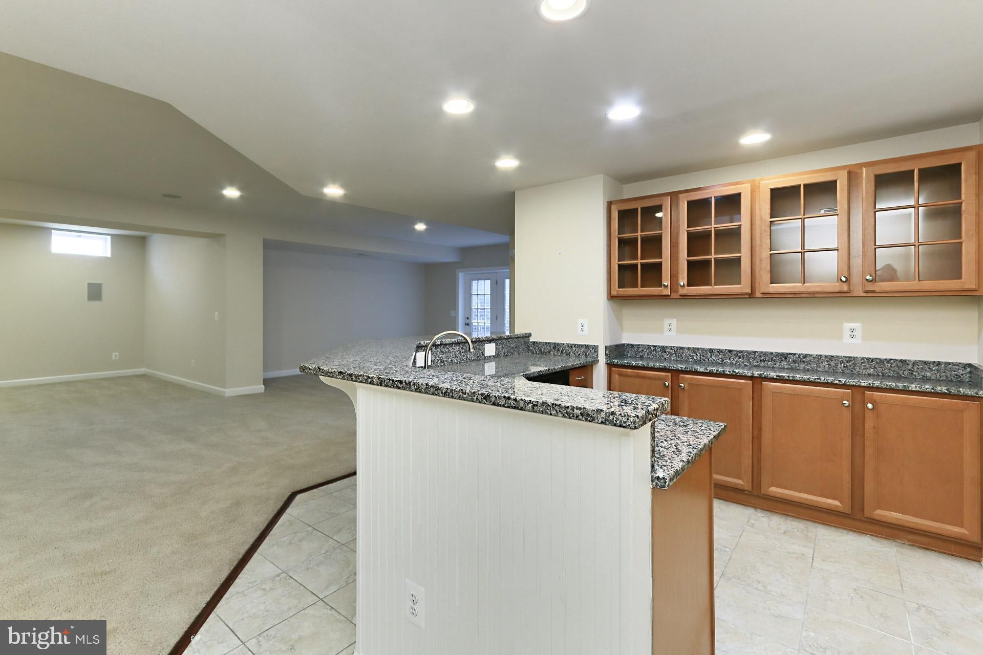 KENSINGTON MANOR - Residential