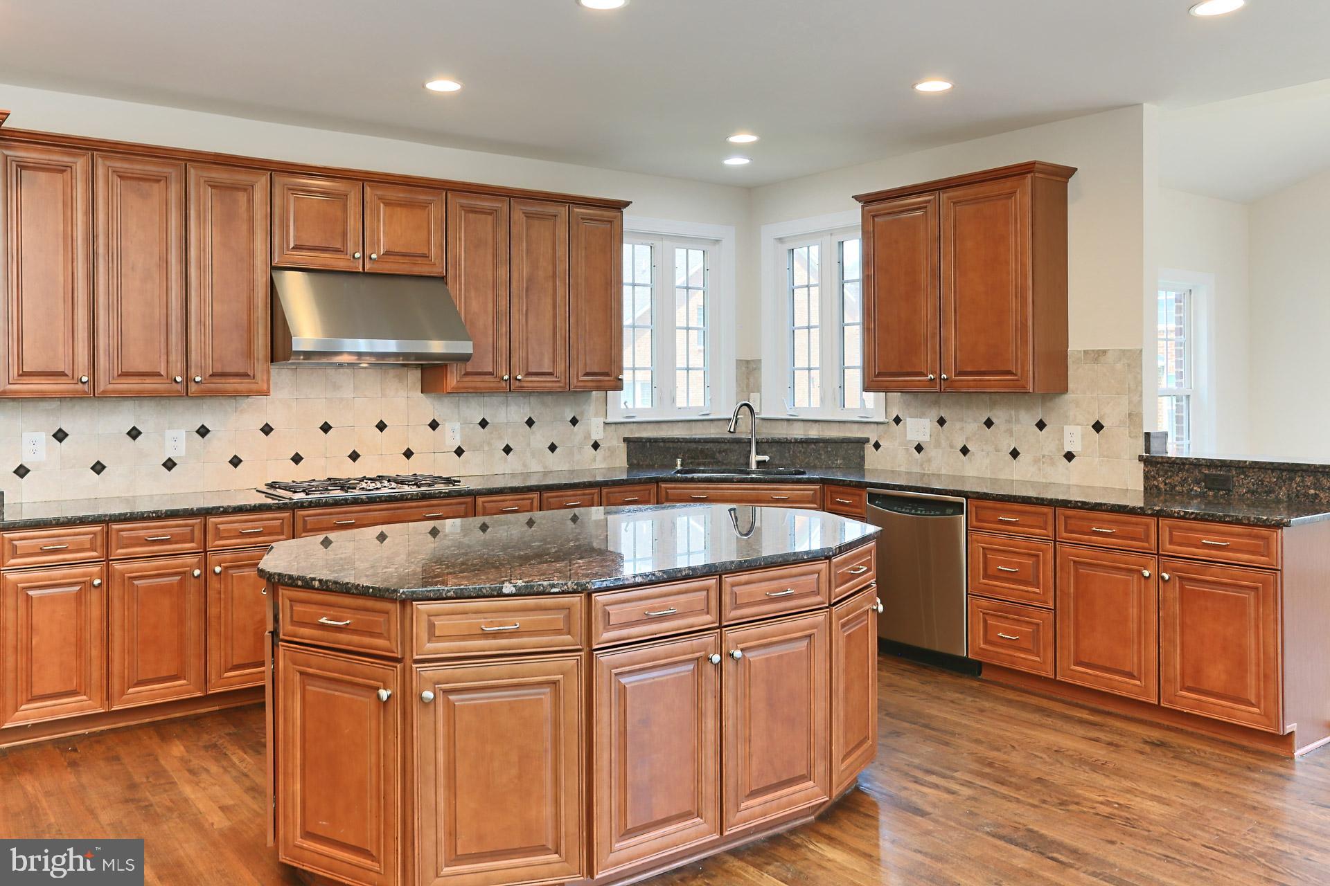 KENSINGTON MANOR - Residential