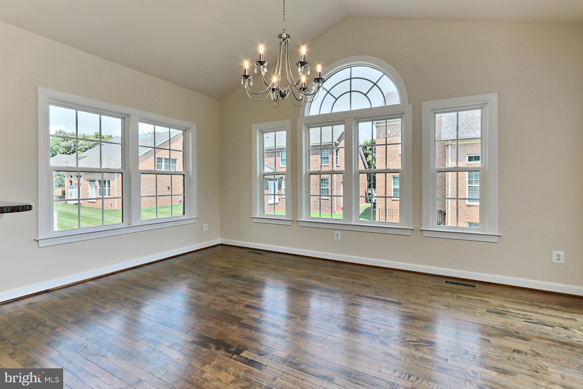 KENSINGTON MANOR - Residential