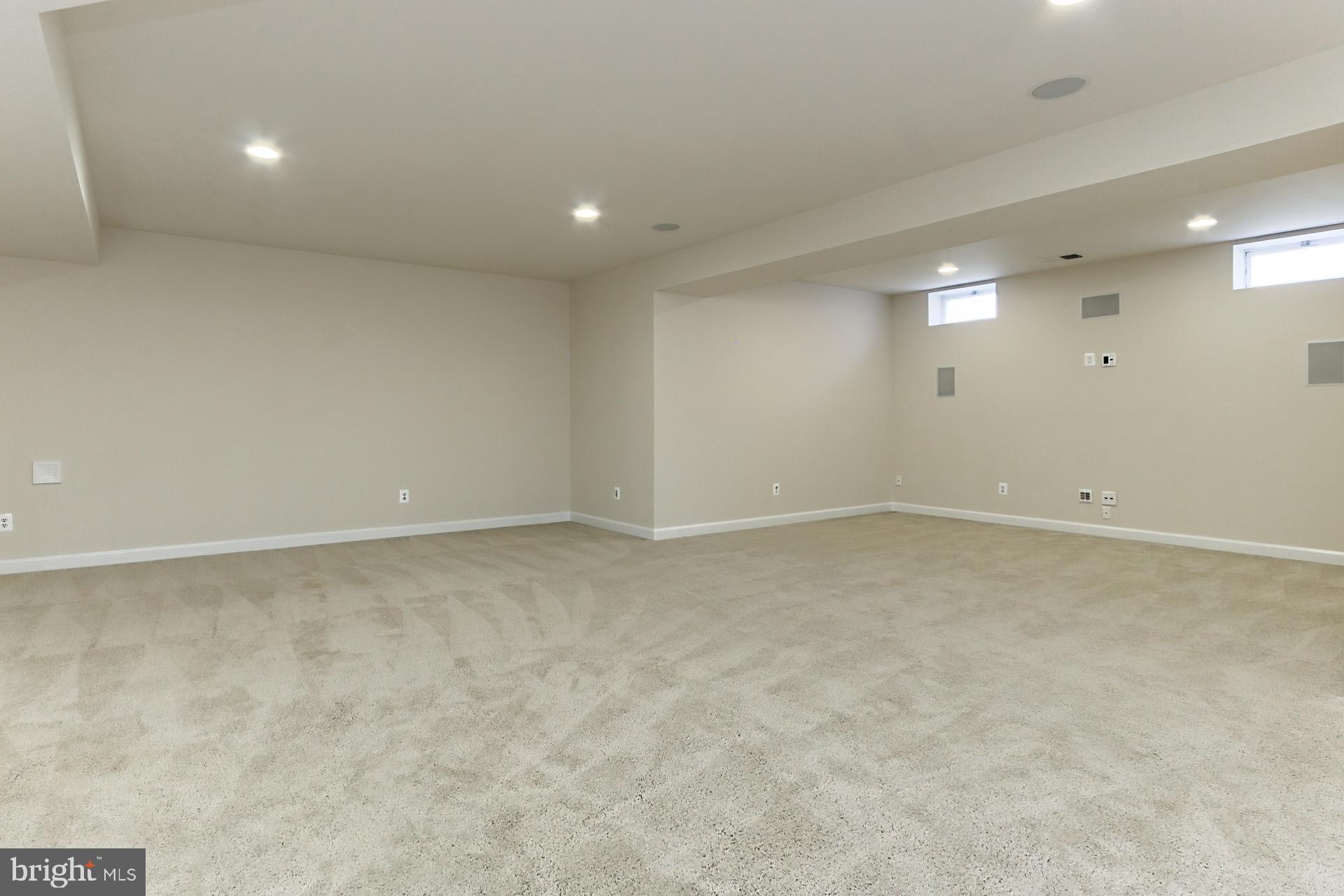 KENSINGTON MANOR - Residential