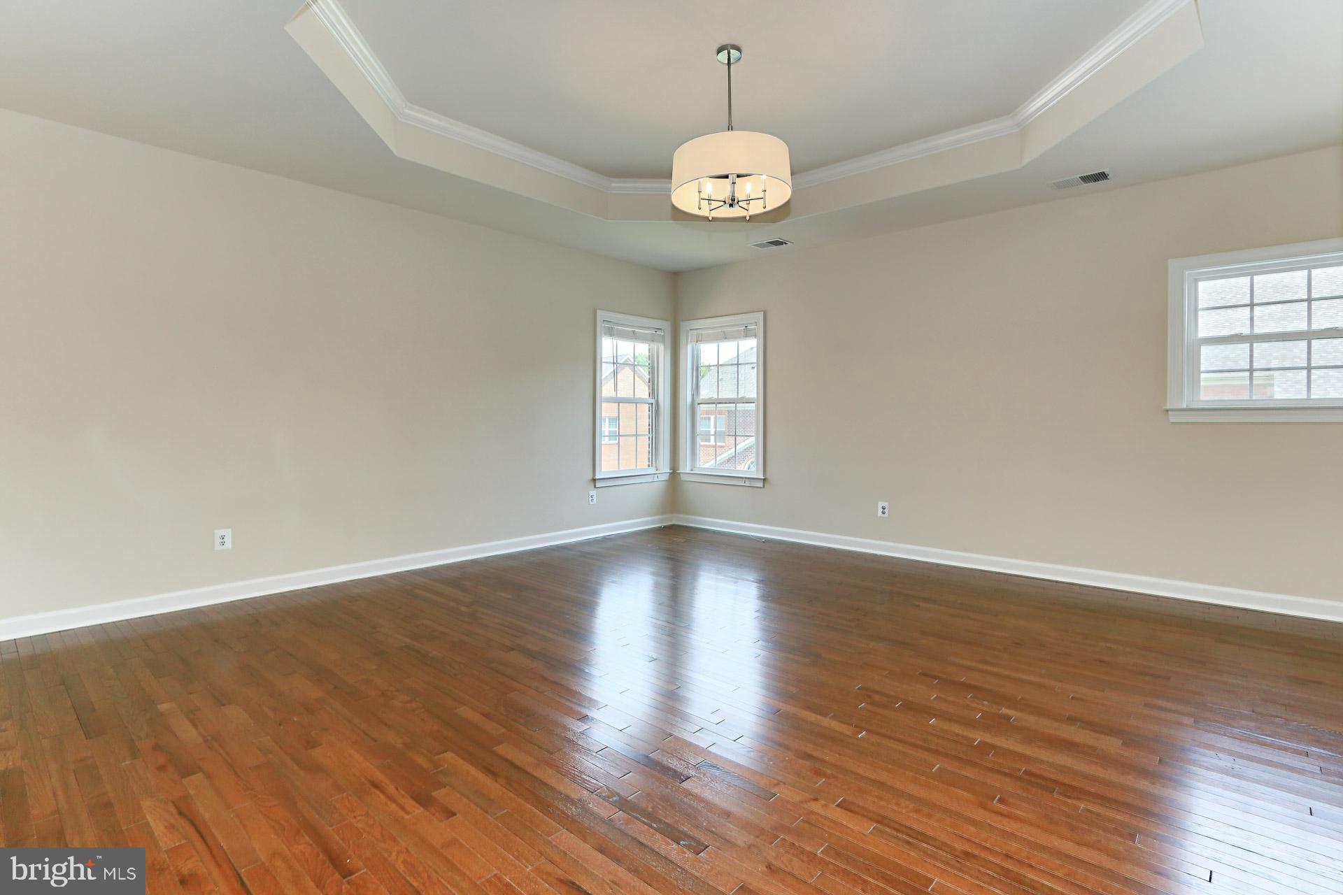 KENSINGTON MANOR - Residential