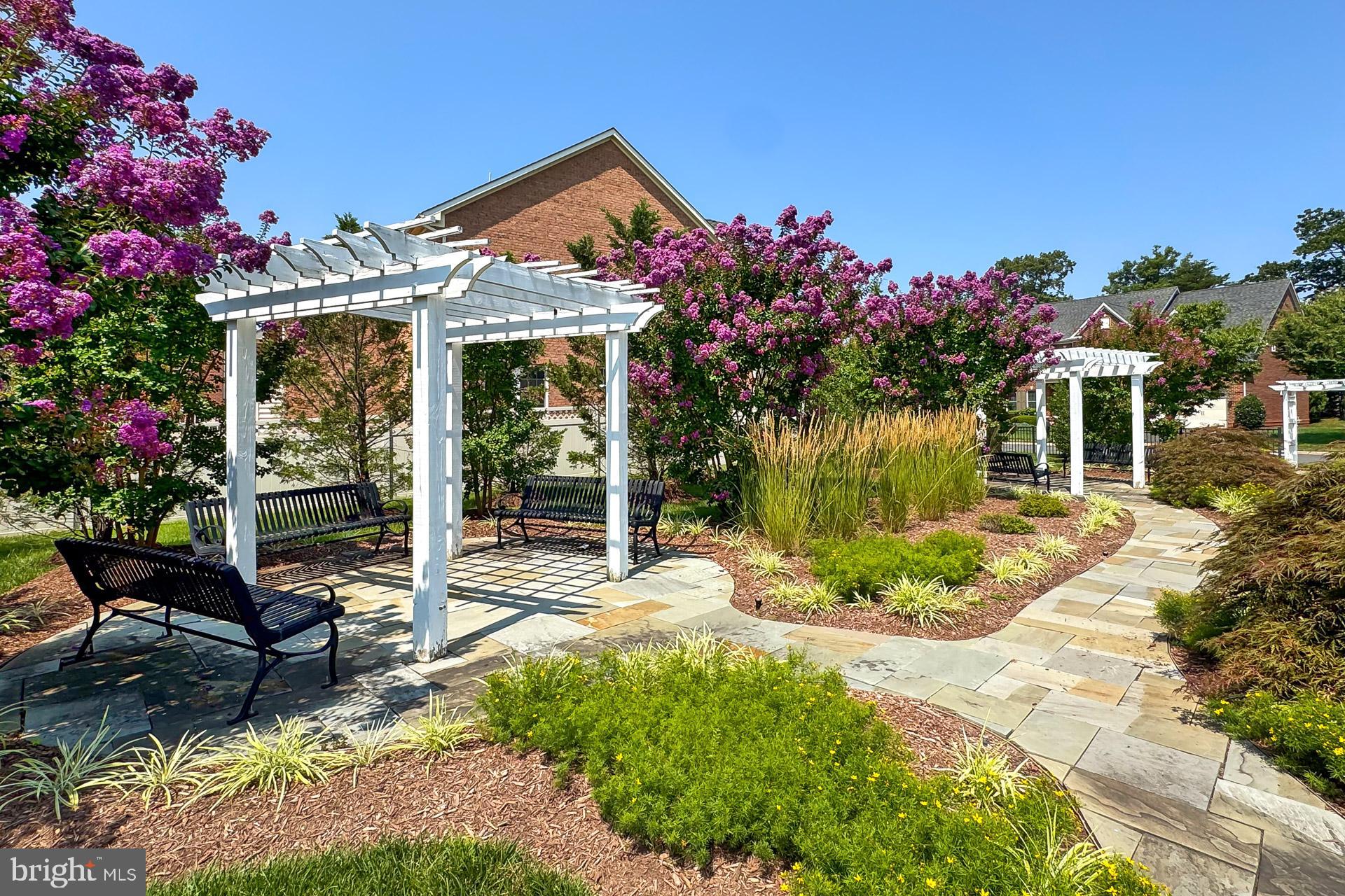 KENSINGTON MANOR - Residential