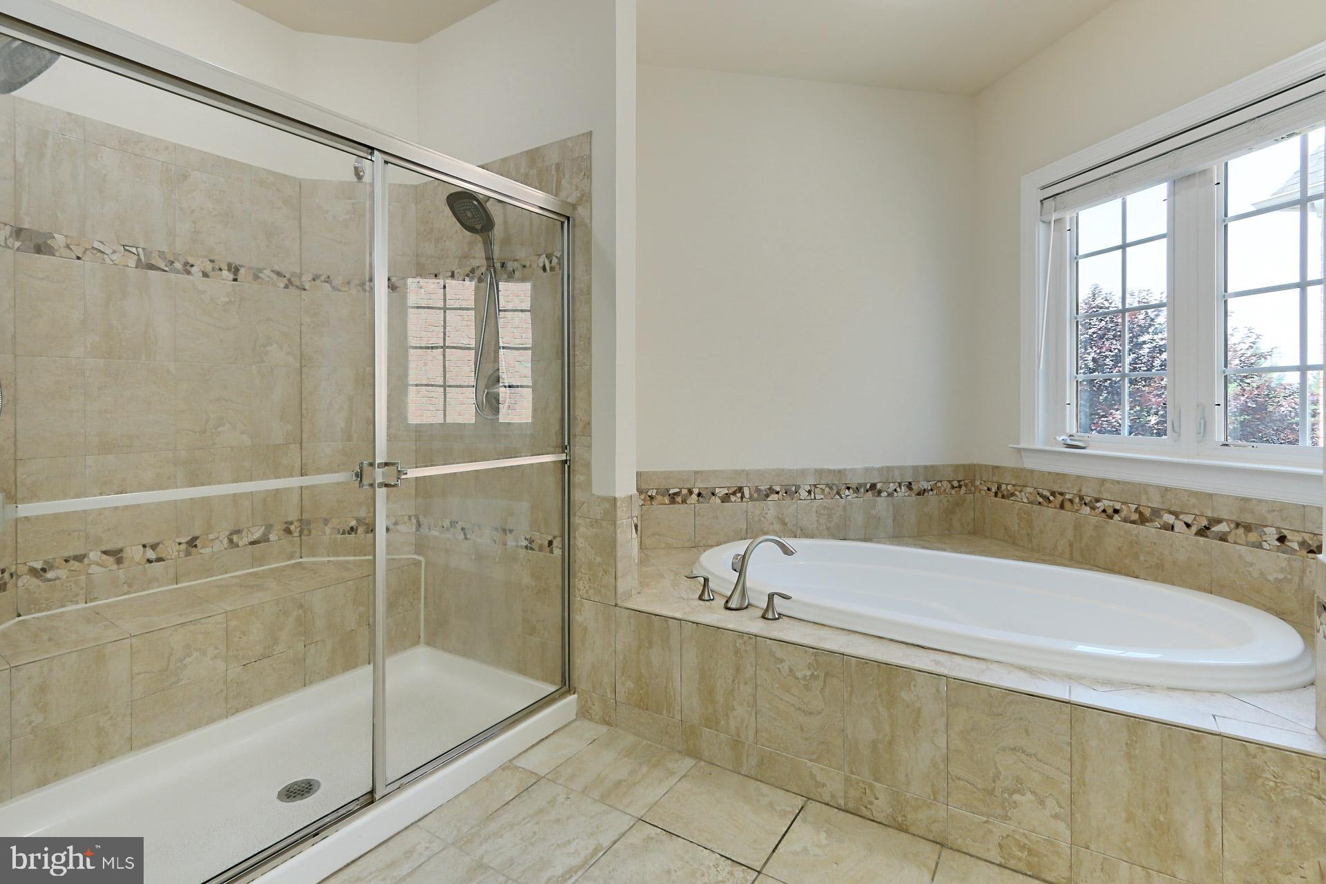 KENSINGTON MANOR - Residential