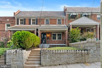 Townhouse at 38 CRITTENDEN STREET NE