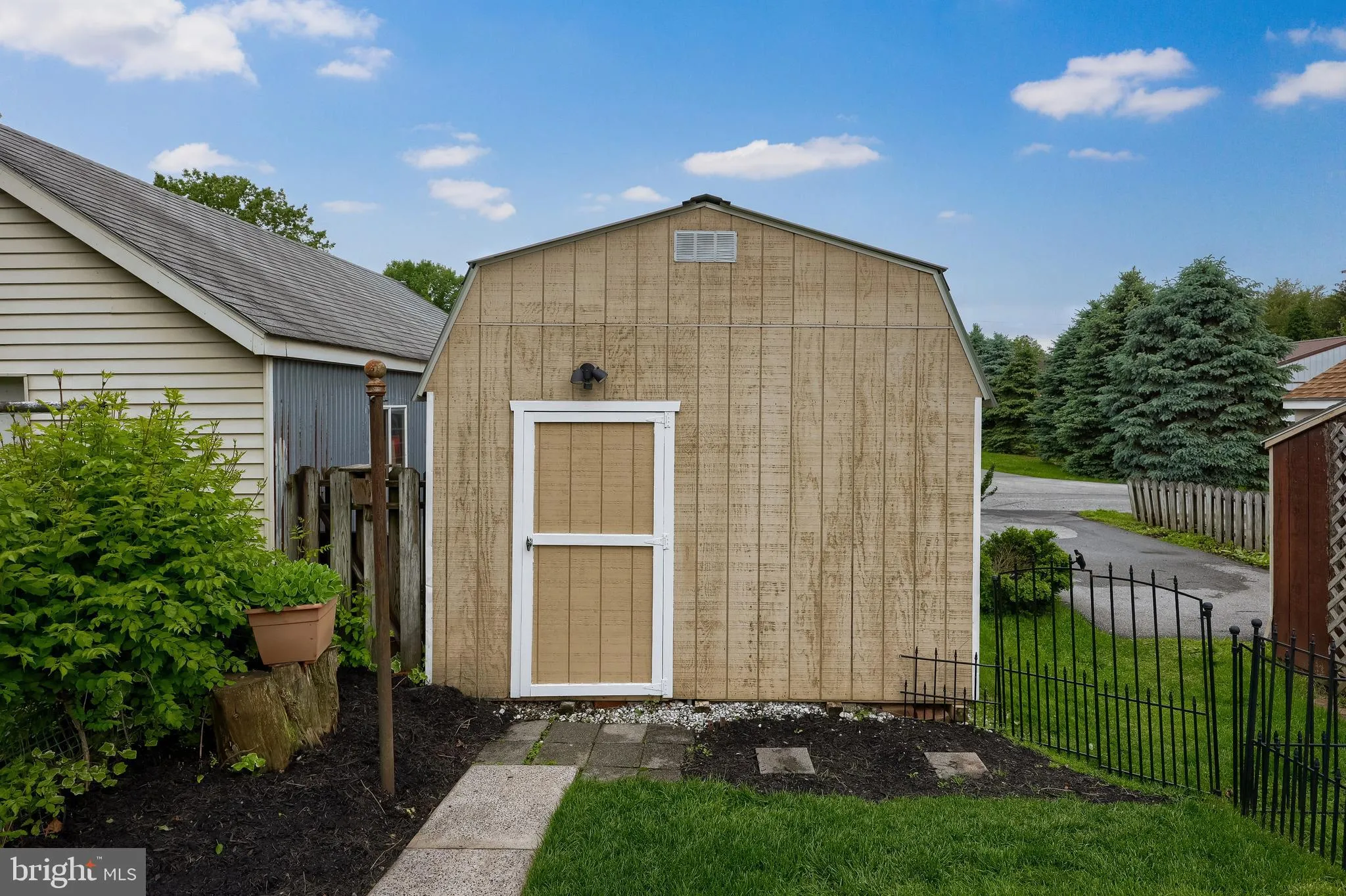 Manheim, Pennsylvania 17545, United States, 3 Bedrooms Bedrooms, ,1 BathroomBathrooms,Residential,Pending,143998