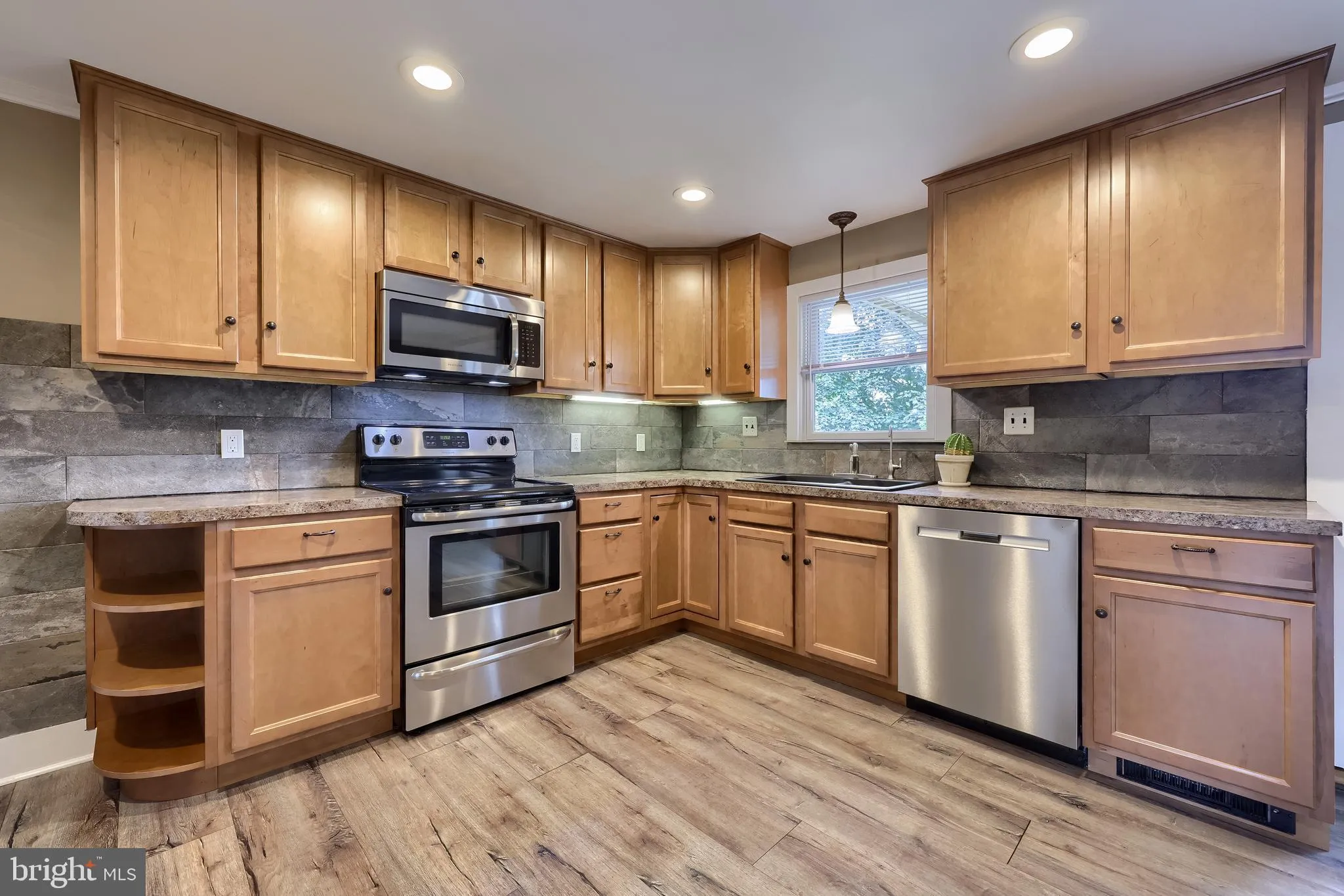 Manheim, Pennsylvania 17545, United States, 3 Bedrooms Bedrooms, ,1 BathroomBathrooms,Residential,Pending,143998