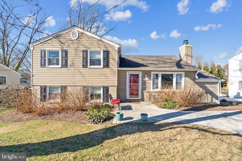 Photo of 3806 Denfeld Avenue, Kensington, MD 20895 (MLS # MDMC2118888)