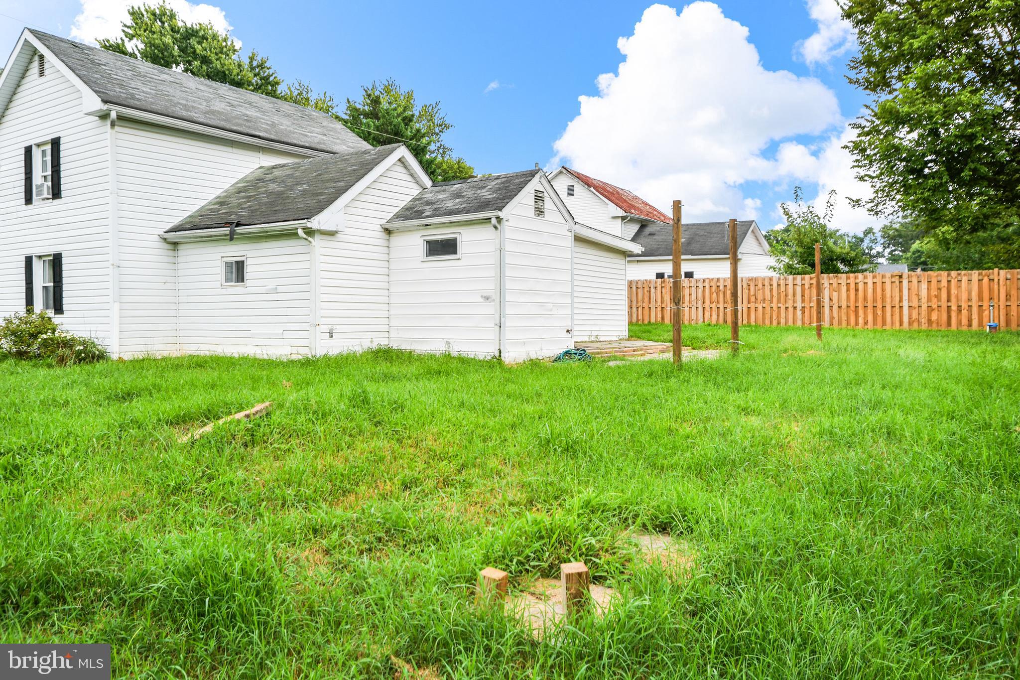 18003 DAVIS LANE