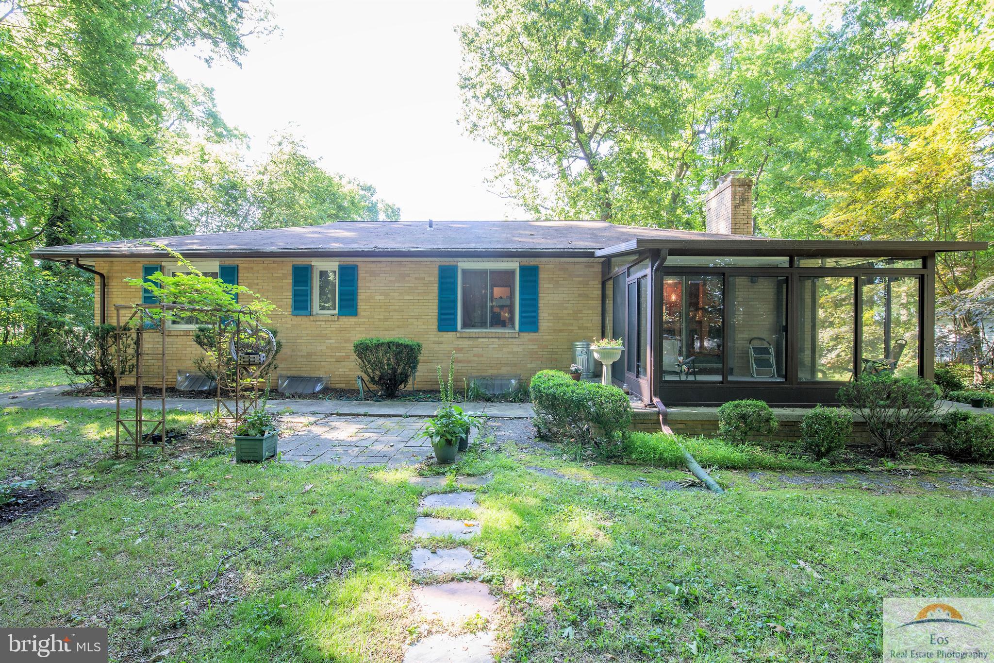 COLONIAL - Residential