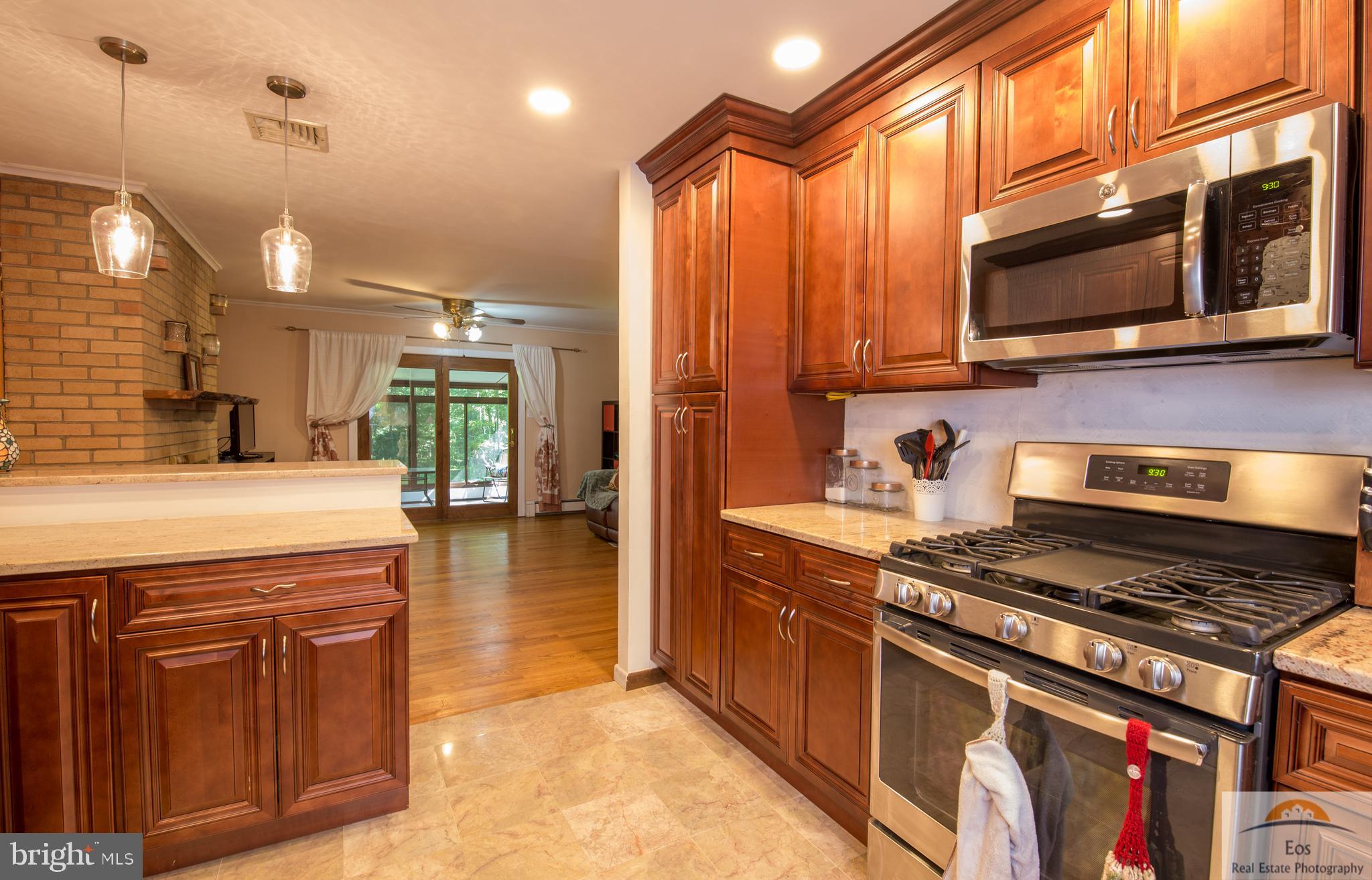 COLONIAL - Residential