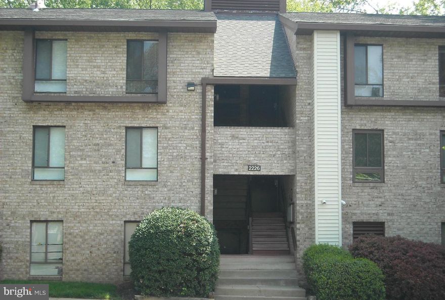 Beautiful 3 Bedroom Condo with 2 Full Baths and spacious Balcony view in Reston. Please come take a look to better enhance you experience.