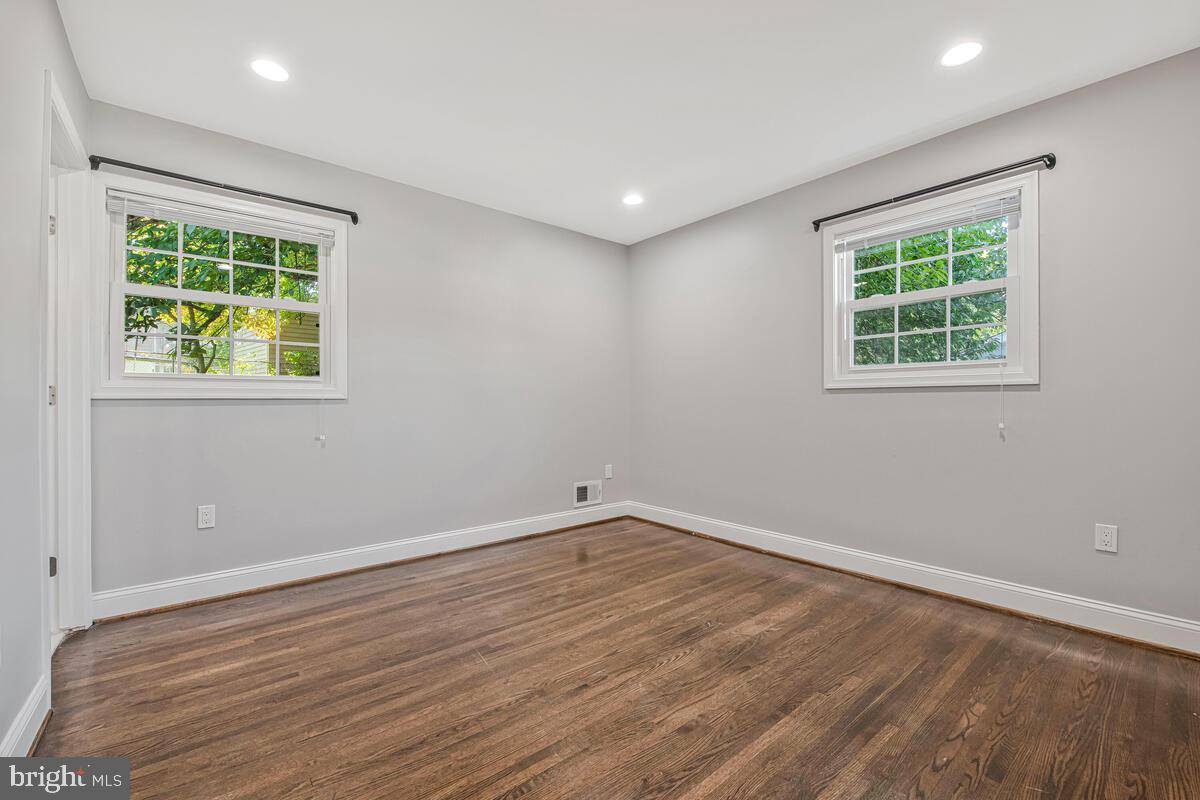 PEPPER MILL VILLAGE - Residential Lease