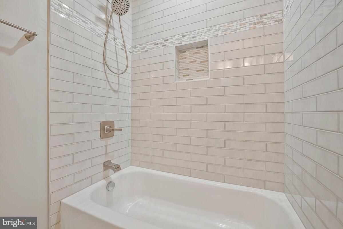 PEPPER MILL VILLAGE - Residential Lease