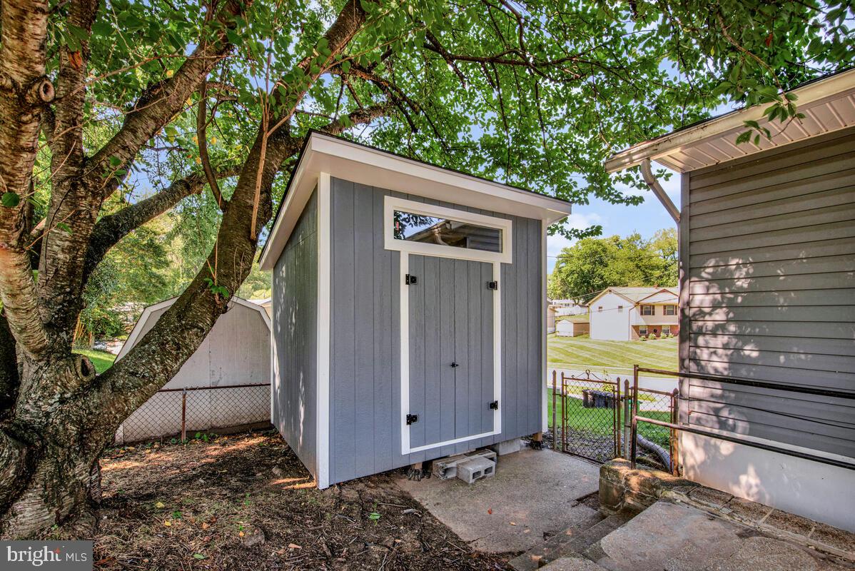 PEPPER MILL VILLAGE - Residential Lease