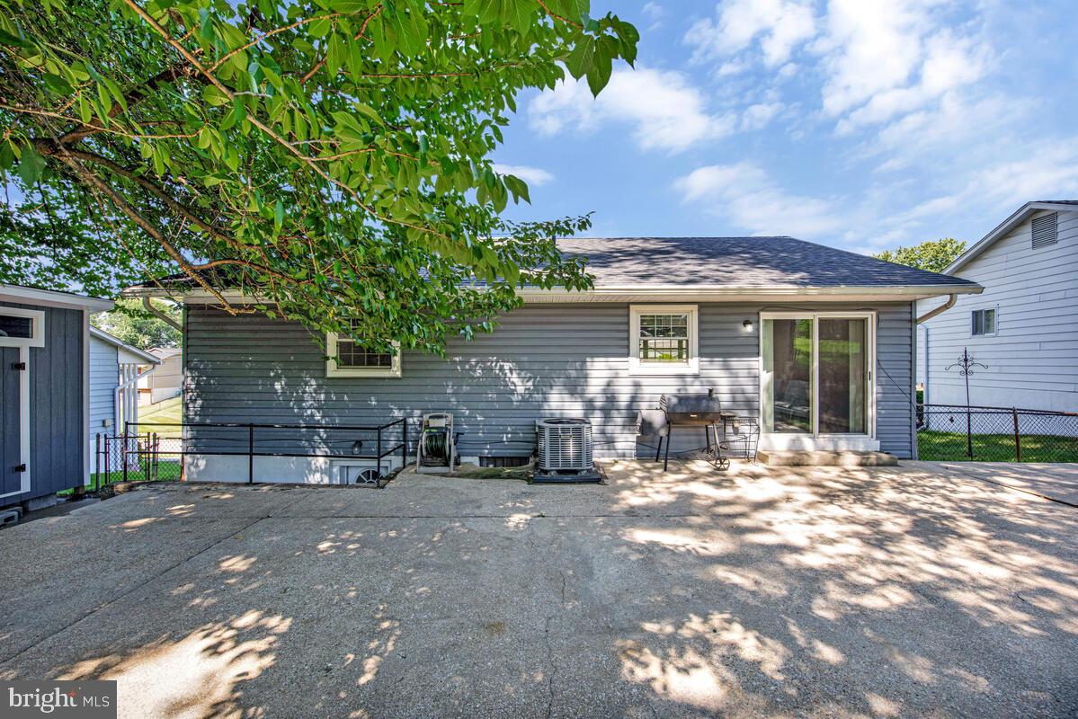 PEPPER MILL VILLAGE - Residential Lease