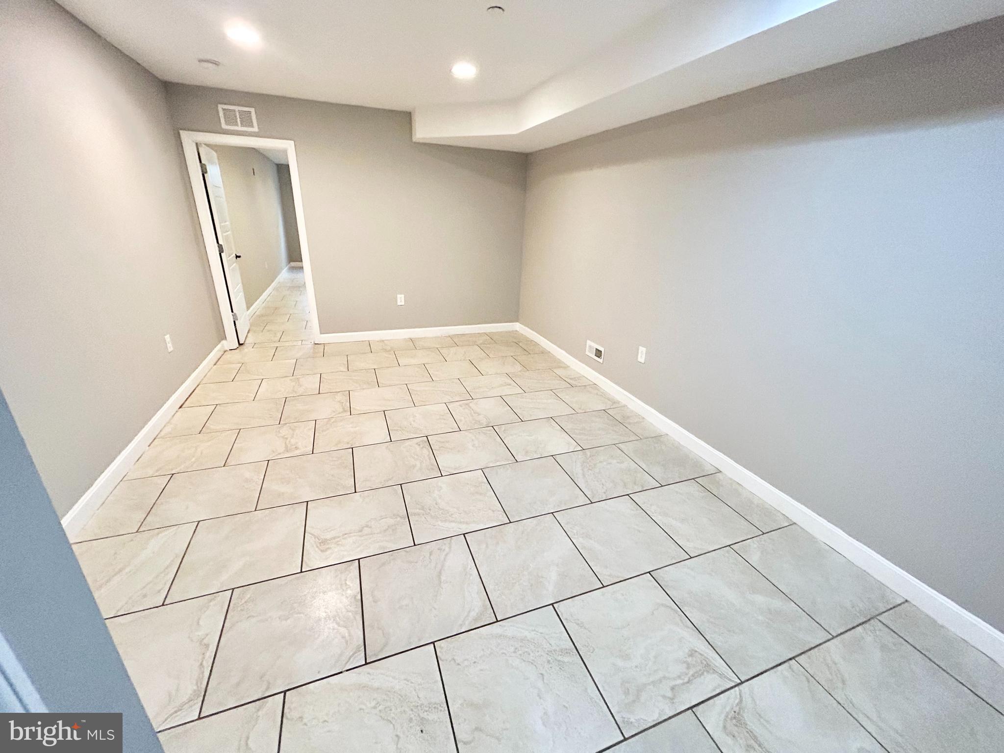 UNIVERSITY CITY - Residential Lease