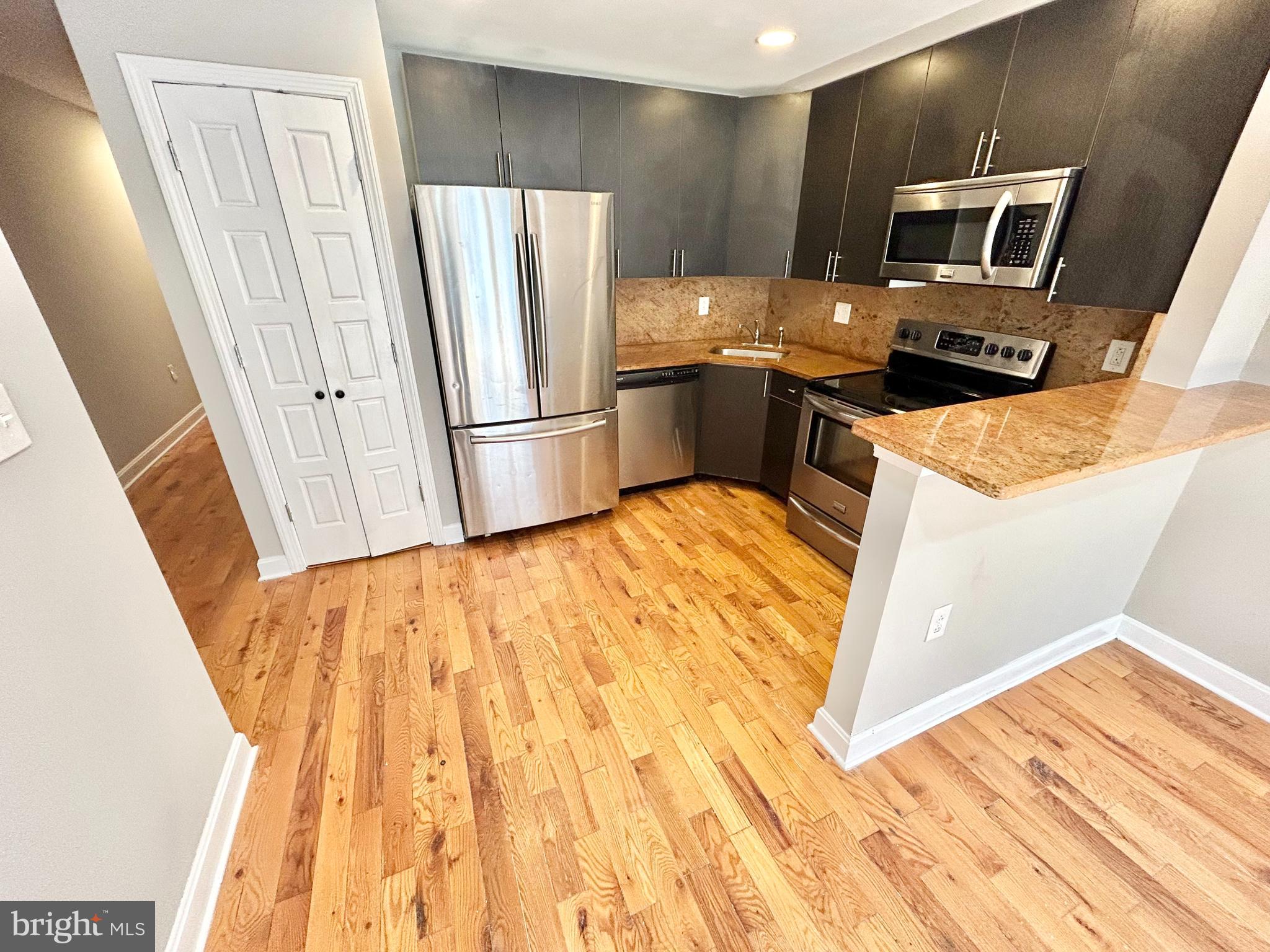 UNIVERSITY CITY - Residential Lease