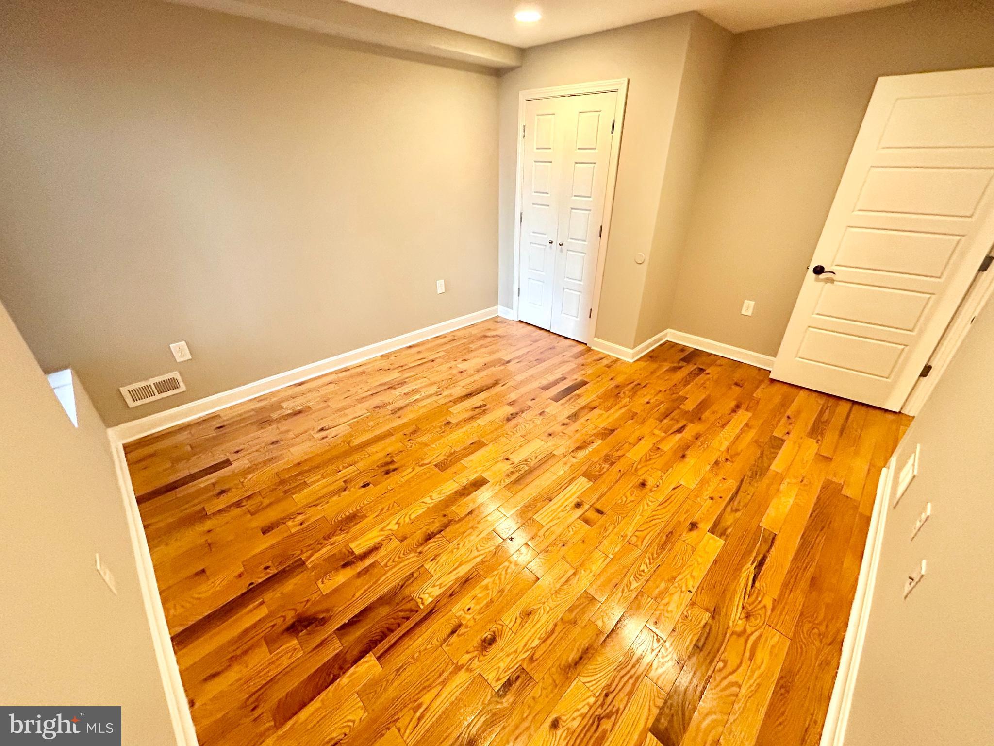 UNIVERSITY CITY - Residential Lease