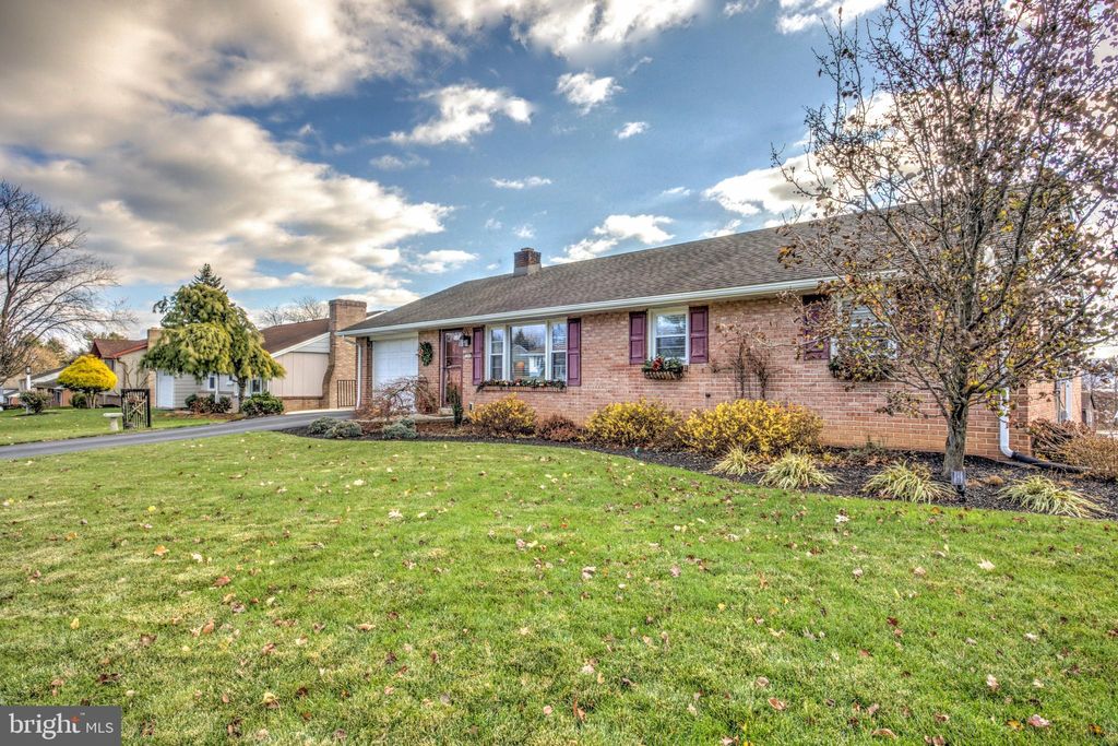 Photo of 366 VALLEY VIEW DR, NEW HOLLAND, PA 17557 (MLS # PALA2028398)