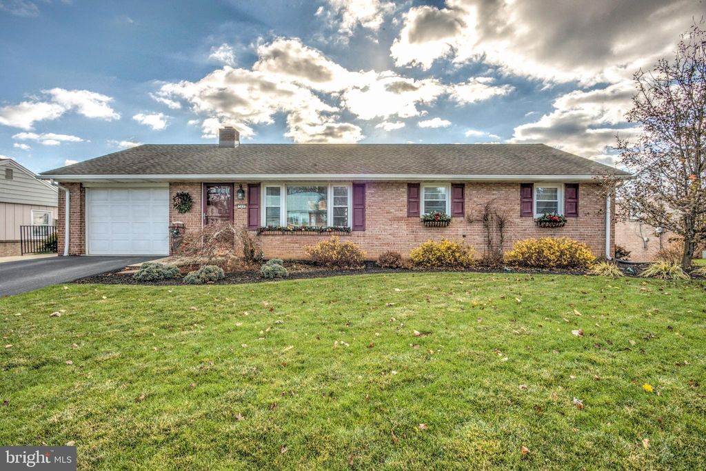 Photo of 366 VALLEY VIEW DR, NEW HOLLAND, PA 17557 (MLS # PALA2028398)