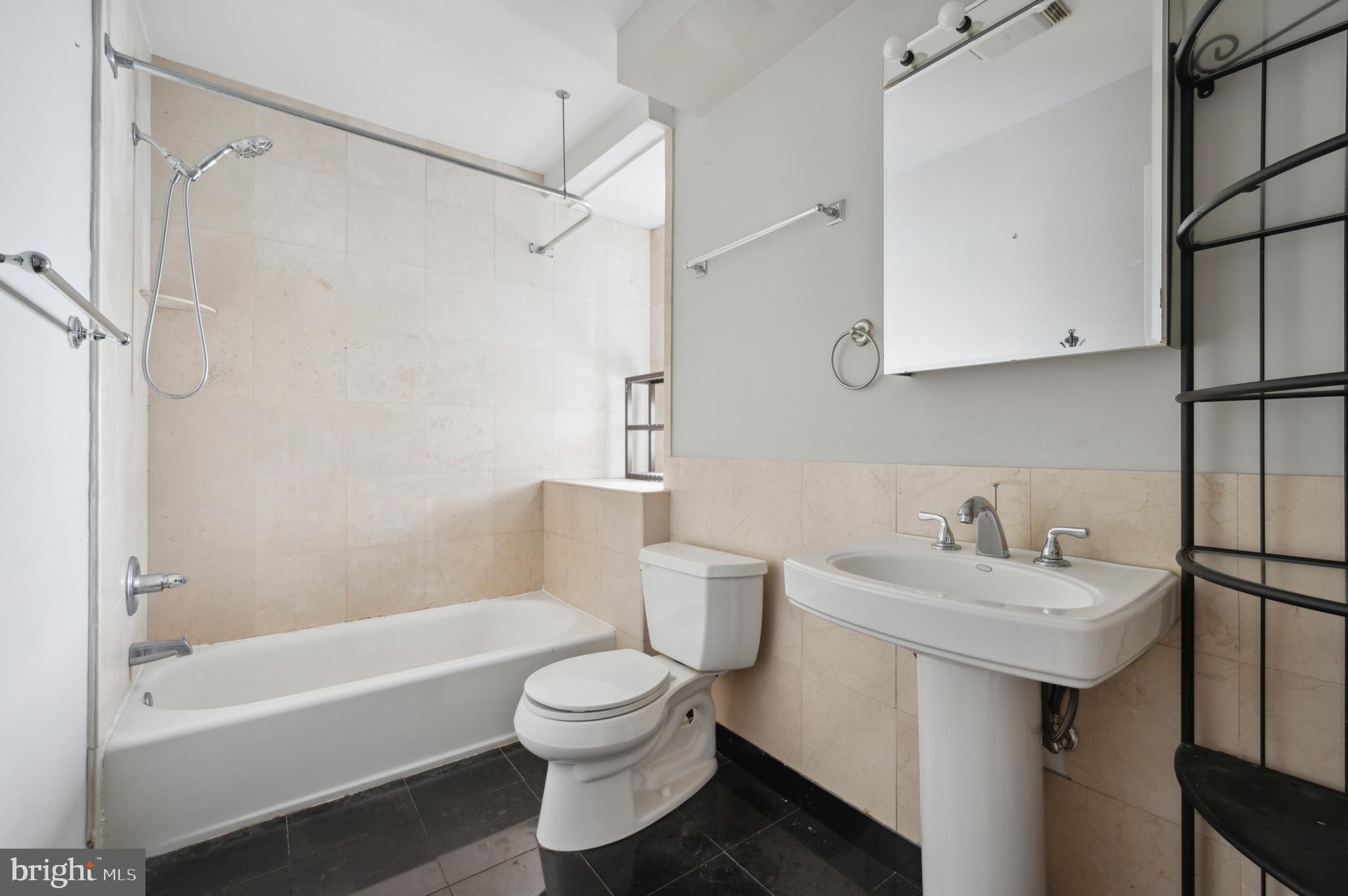 RITTENHOUSE SQUARE - Residential Income
