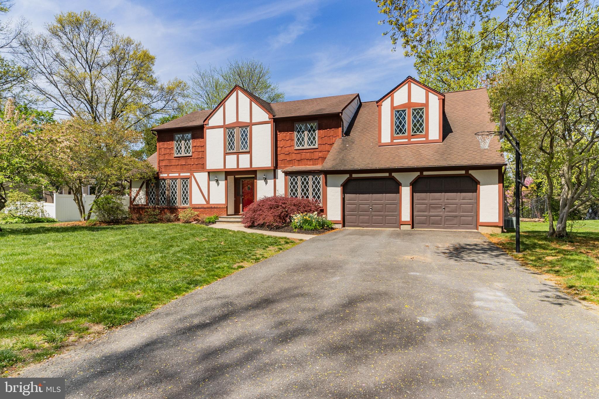 4 IVY GLEN LANE