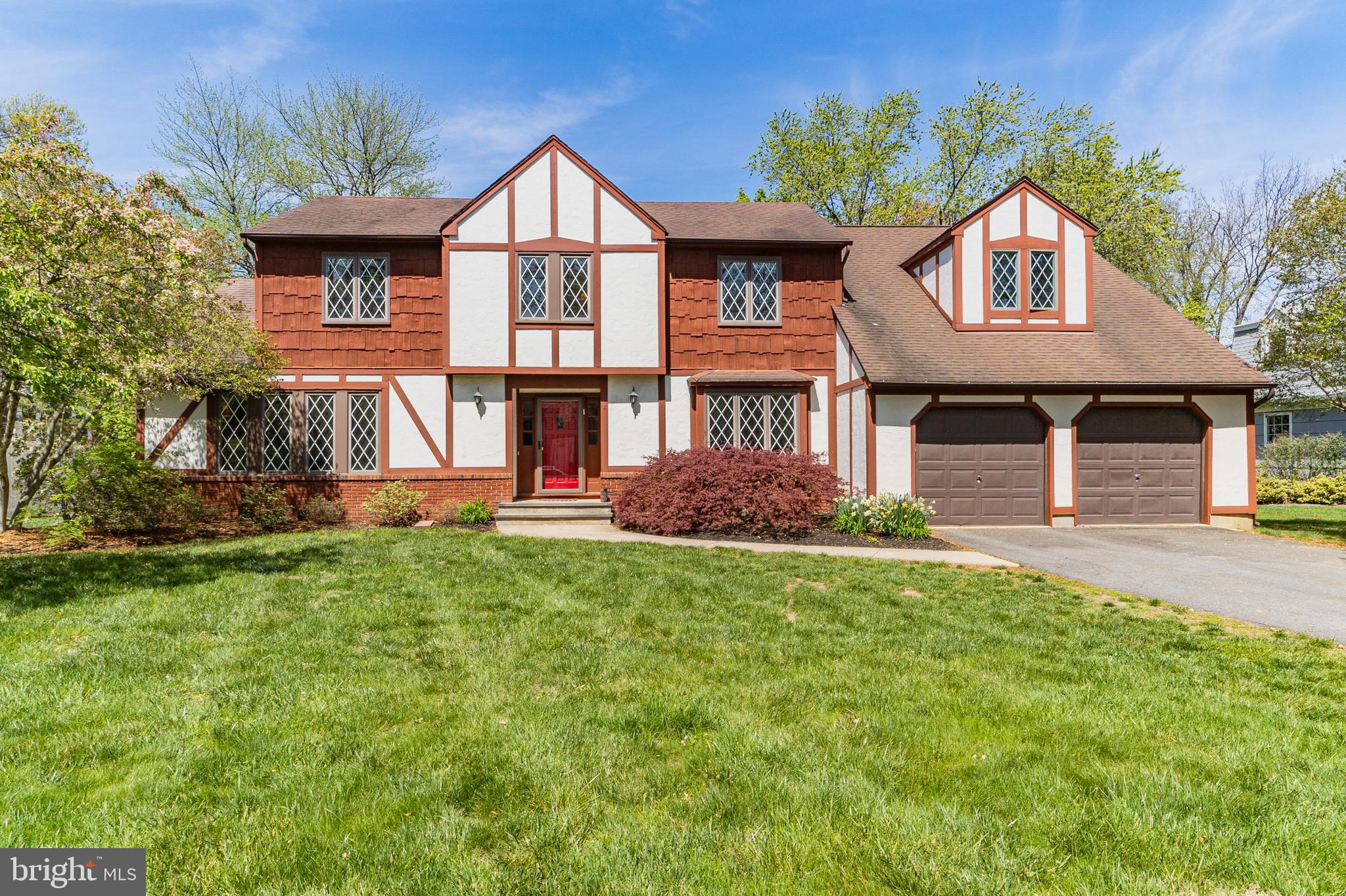 4 IVY GLEN LANE