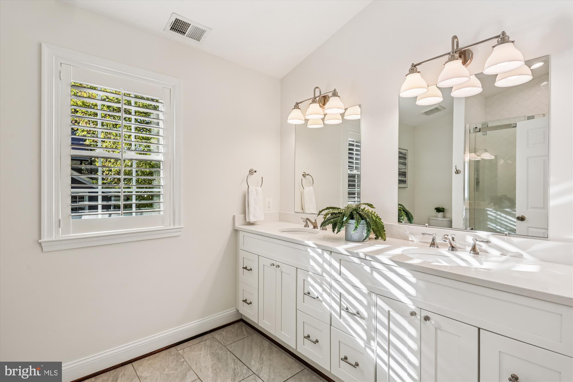 KENILWORTH - Residential