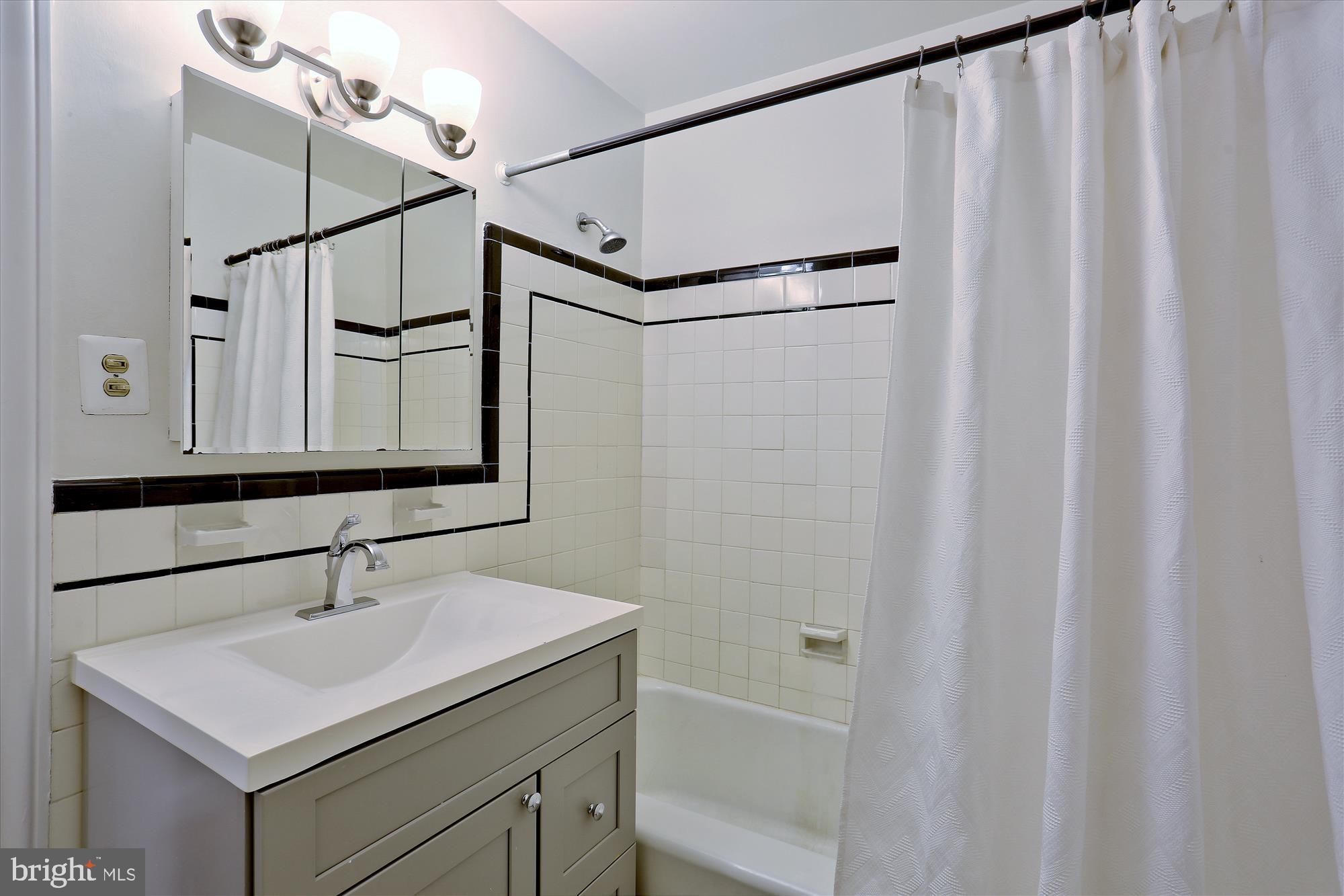 KENILWORTH - Residential