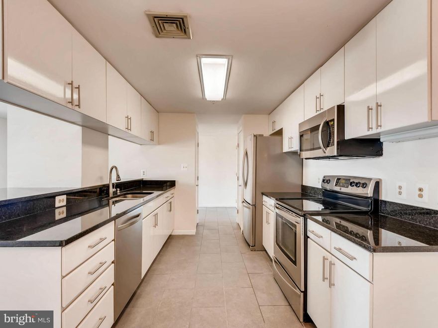 Beautifully maintained and updated 2 bed / 2 bath condo in Scarlett Place.  Open floor plan, city views with updated baths and kitchen.  New washer, dryer and furnace recently installed.