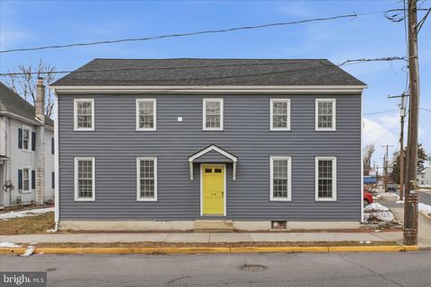 146 N CEDAR STREET LITITZ PA 17543