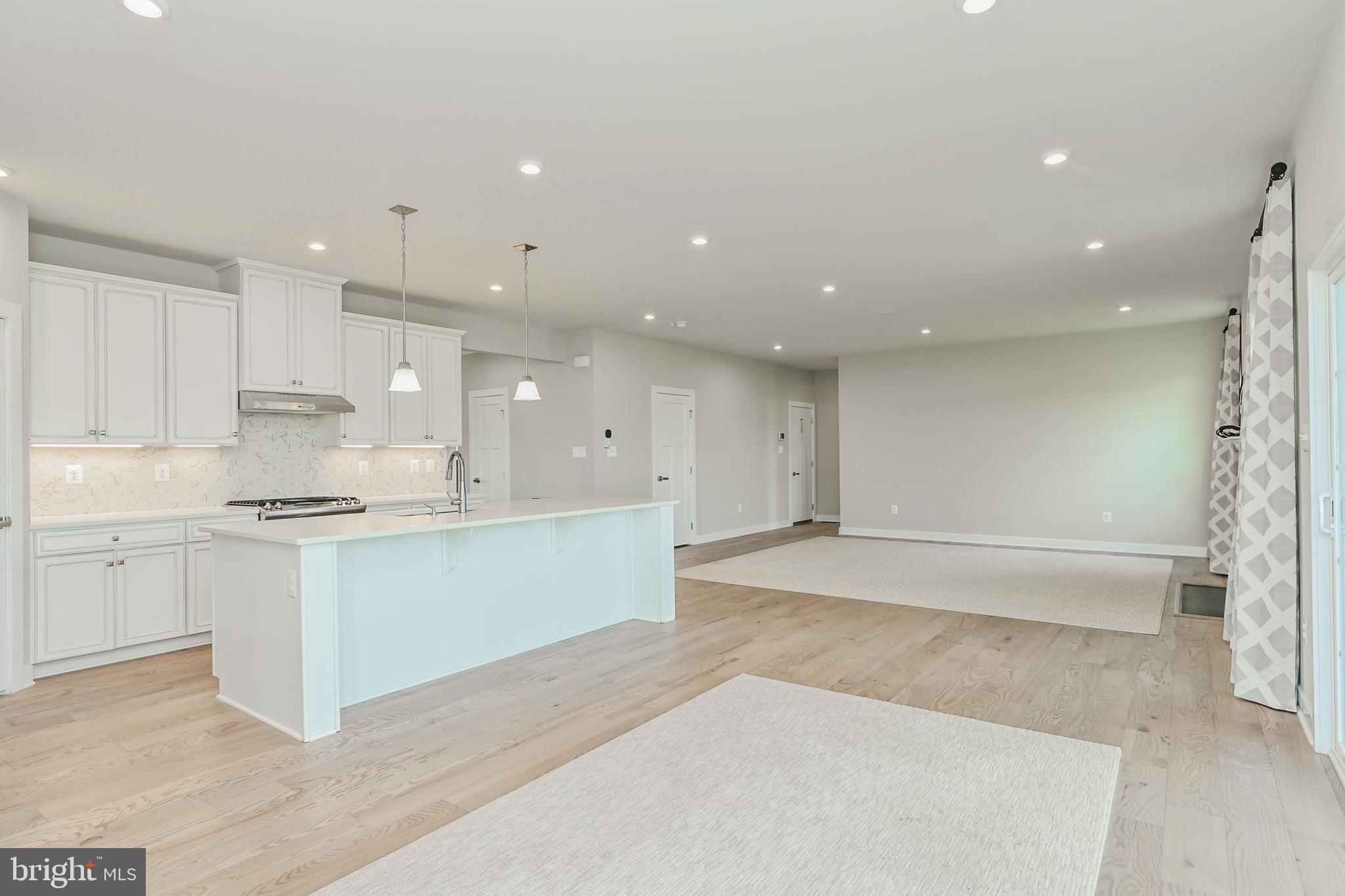 MOUNTAIN VIEW ESTATES - Residential