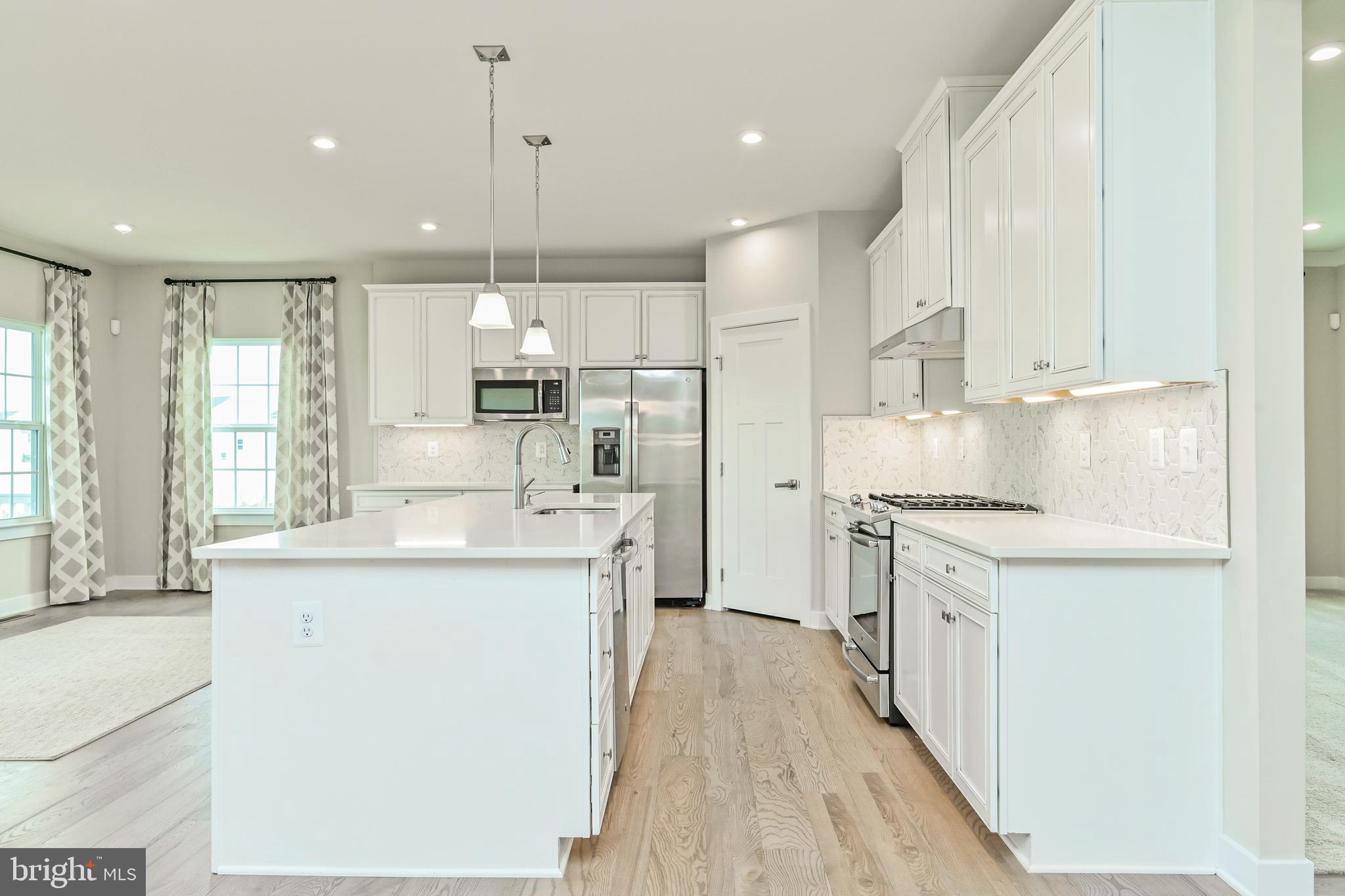 MOUNTAIN VIEW ESTATES - Residential