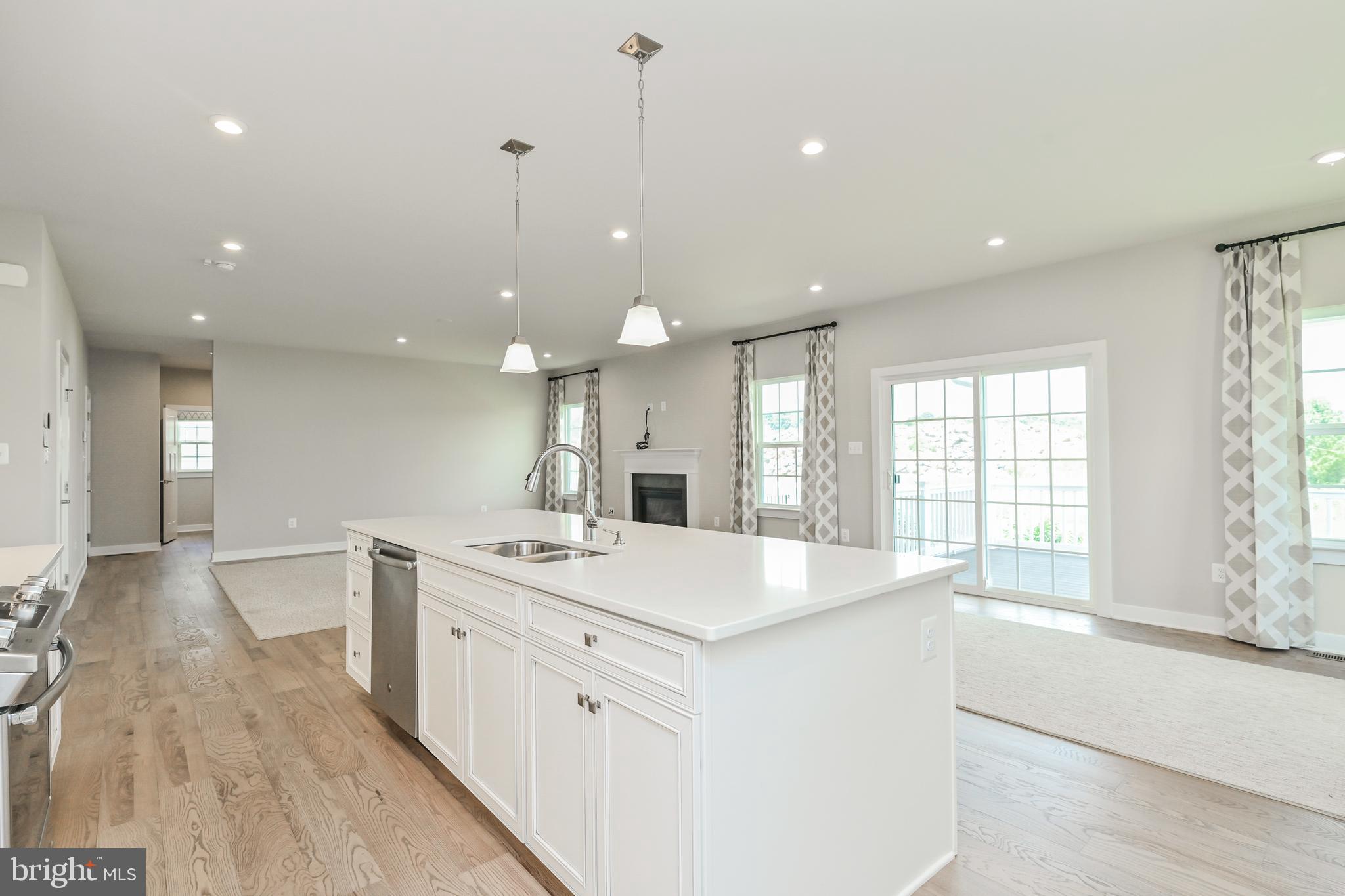 MOUNTAIN VIEW ESTATES - Residential